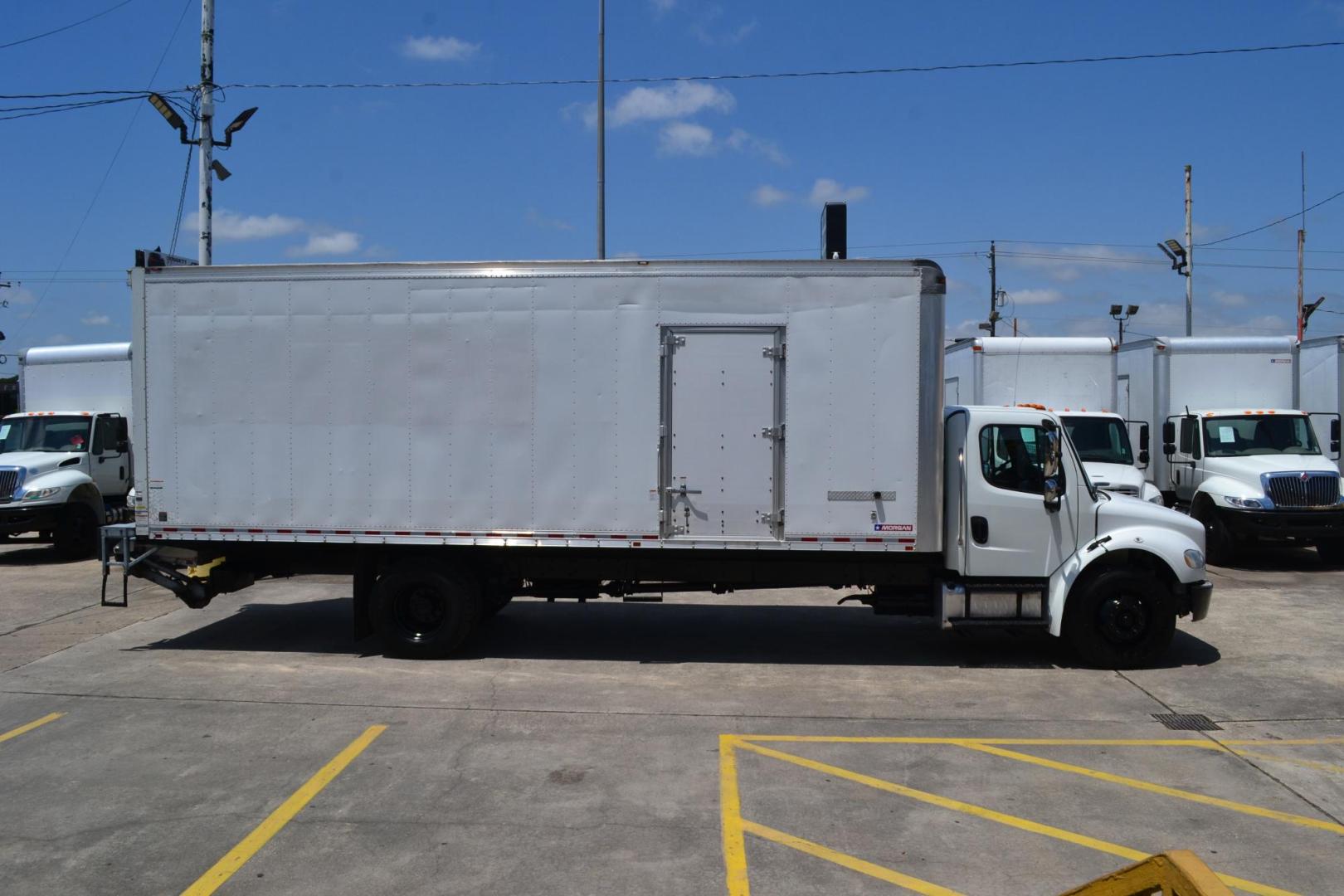 2018 WHITE /BLACK FREIGHTLINER M2-106 (3ALACWFC8JD) with an CUMMINS ISB 6.7L 240HP engine, ALLISON 2500RDS AUTOMATIC transmission, located at 9172 North Fwy, Houston, TX, 77037, (713) 910-6868, 29.887470, -95.411903 - Photo#3