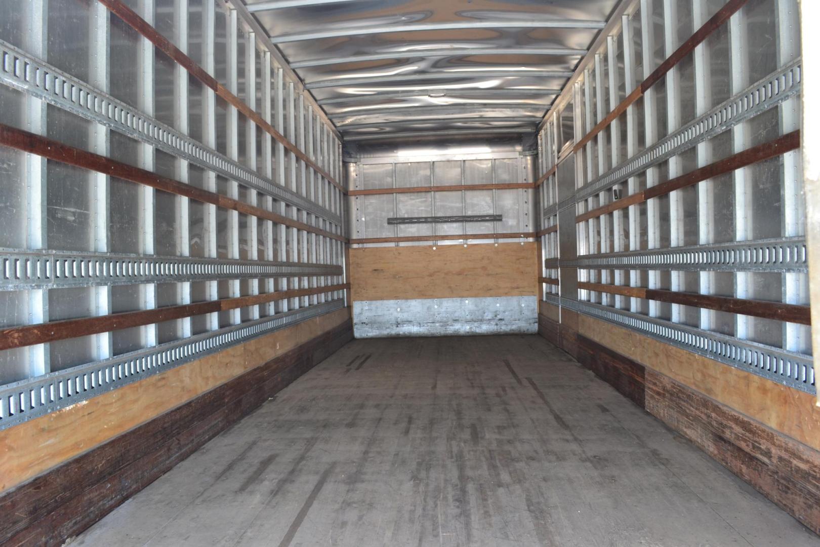 2018 WHITE /BLACK FREIGHTLINER M2-106 (3ALACWFC8JD) with an CUMMINS ISB 6.7L 240HP engine, ALLISON 2500RDS AUTOMATIC transmission, located at 9172 North Fwy, Houston, TX, 77037, (713) 910-6868, 29.887470, -95.411903 - Photo#8