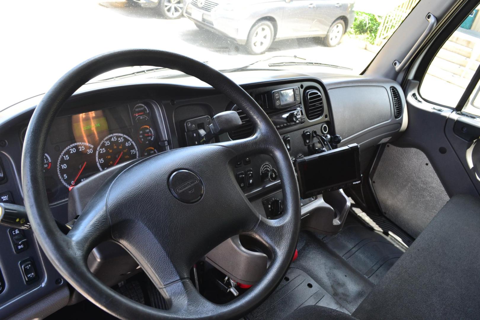 2018 WHITE /BLACK FREIGHTLINER M2-106 (3ALACWFC8JD) with an CUMMINS ISB 6.7L 240HP engine, ALLISON 2500RDS AUTOMATIC transmission, located at 9172 North Fwy, Houston, TX, 77037, (713) 910-6868, 29.887470, -95.411903 - Photo#15