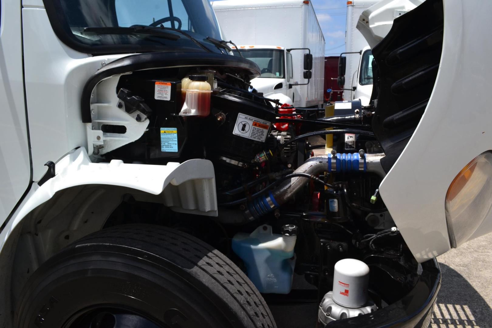 2018 WHITE /BLACK FREIGHTLINER M2-106 (3ALACWFC8JD) with an CUMMINS ISB 6.7L 240HP engine, ALLISON 2500RDS AUTOMATIC transmission, located at 9172 North Fwy, Houston, TX, 77037, (713) 910-6868, 29.887470, -95.411903 - Photo#21