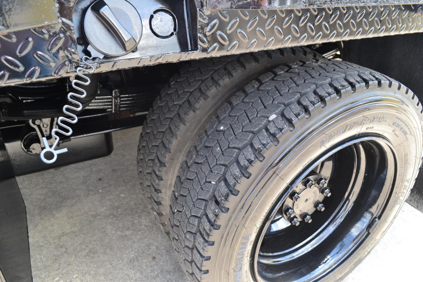 2019 WHITE /BLACK CHEVROLET 5500 (1HTKHPVK7KH) with an DURAMX 6.6 L TURBO DIESEL engine, ALLISON 6 SPD AUTOMATIC transmission, located at 9172 North Fwy, Houston, TX, 77037, (713) 910-6868, 29.887470, -95.411903 - Photo#7