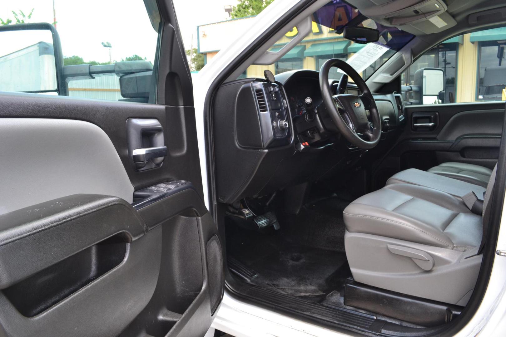 2019 WHITE /BLACK CHEVROLET 5500 (1HTKHPVK7KH) with an DURAMX 6.6 L TURBO DIESEL engine, ALLISON 6 SPD AUTOMATIC transmission, located at 9172 North Fwy, Houston, TX, 77037, (713) 910-6868, 29.887470, -95.411903 - Photo#11