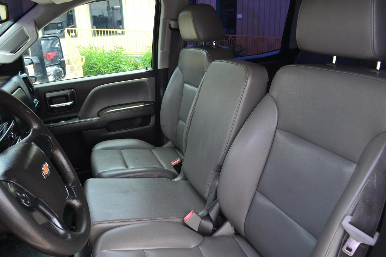2019 WHITE /BLACK CHEVROLET 5500 (1HTKHPVK7KH) with an DURAMX 6.6 L TURBO DIESEL engine, ALLISON 6 SPD AUTOMATIC transmission, located at 9172 North Fwy, Houston, TX, 77037, (713) 910-6868, 29.887470, -95.411903 - Photo#13