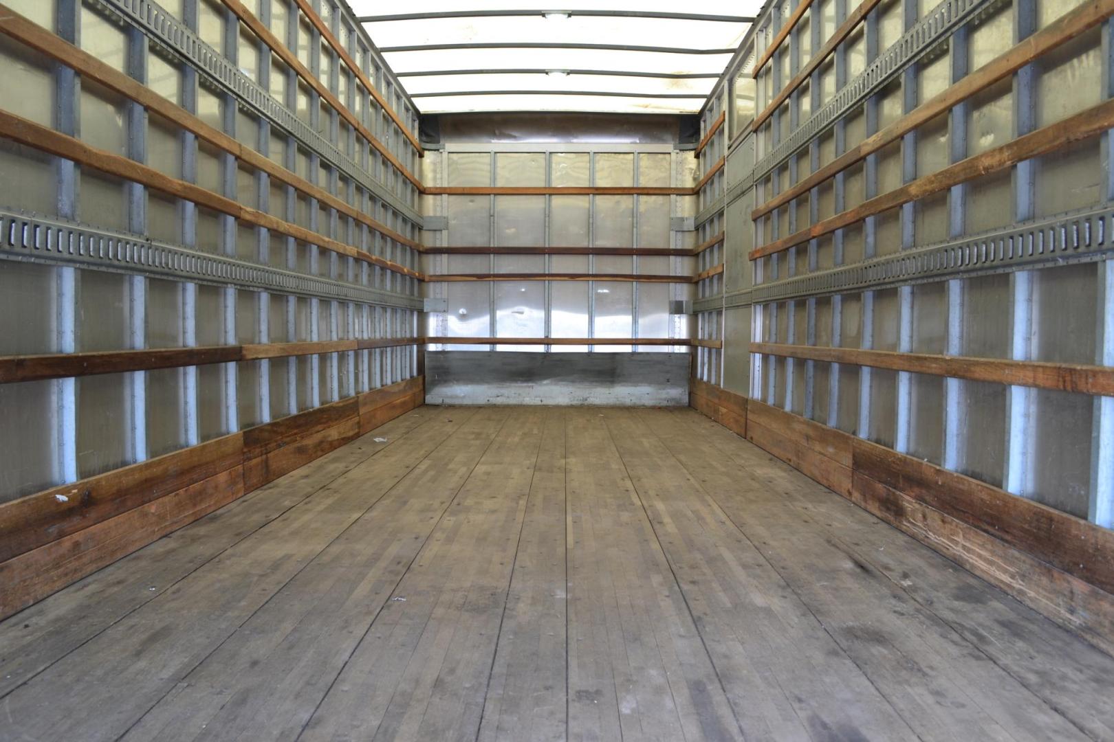 2017 WHITE /BLACK FREIGHTLINER M2-106 (3ALACWDT0HD) with an CUMMINS B6.7L 240HP engine, ALLISON 2500RDS AUTOMATIC transmission, located at 9172 North Fwy, Houston, TX, 77037, (713) 910-6868, 29.887470, -95.411903 - 26,000 LB GVWR NON CDL, MORGAN 26 FT BOX, HEIGHT 103" X WIDTH 102", 3,000 LB ALUMINUM LIFT GATE, AIR RIDE SUSPENSION, 100 GALLON FUEL TANK, ALUMINUM WHEELS, - Photo#8