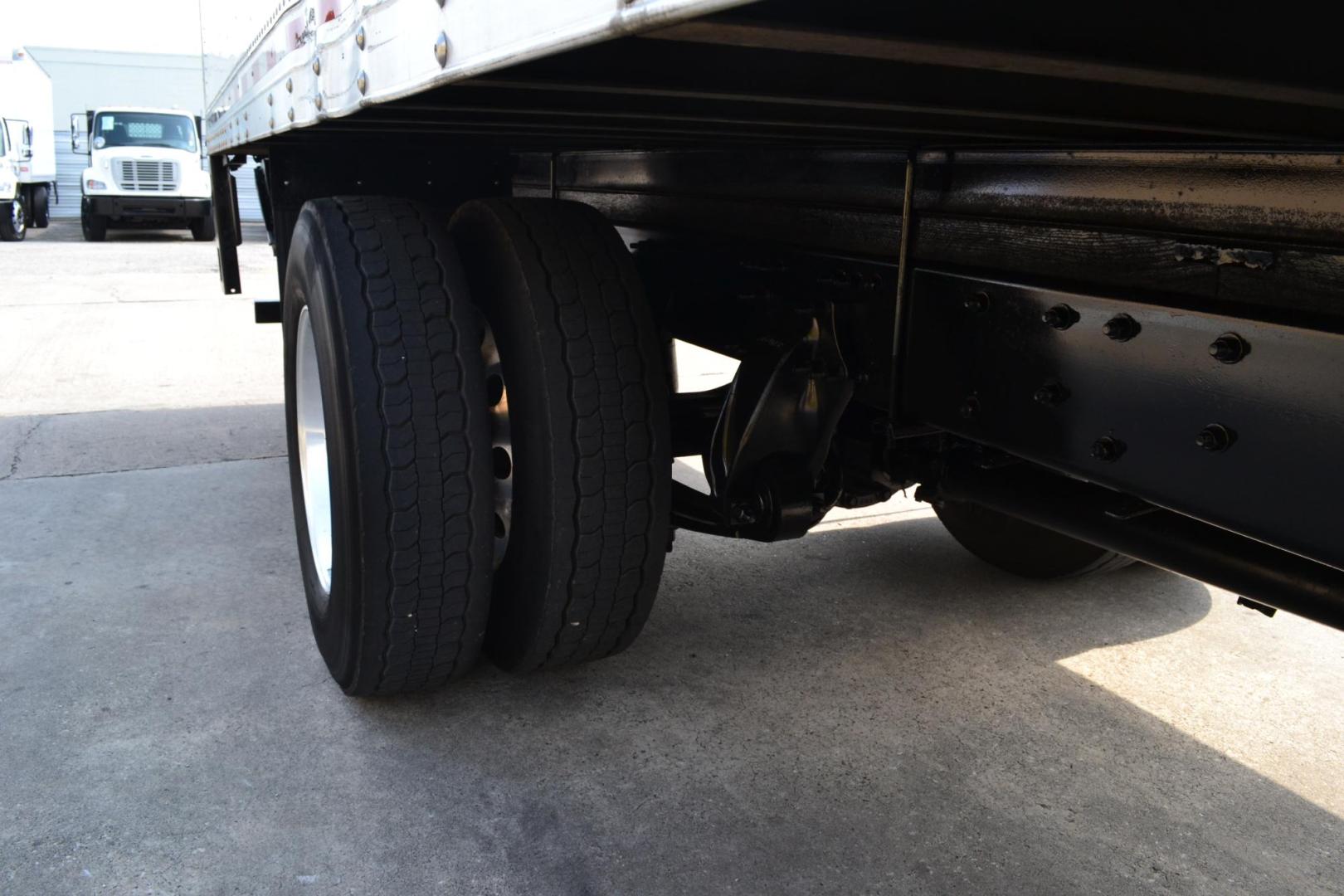 2017 WHITE /BLACK FREIGHTLINER M2-106 (3ALACWDT0HD) with an CUMMINS B6.7L 240HP engine, ALLISON 2500RDS AUTOMATIC transmission, located at 9172 North Fwy, Houston, TX, 77037, (713) 910-6868, 29.887470, -95.411903 - 26,000 LB GVWR NON CDL, MORGAN 26 FT BOX, HEIGHT 103" X WIDTH 102", 3,000 LB ALUMINUM LIFT GATE, AIR RIDE SUSPENSION, 100 GALLON FUEL TANK, ALUMINUM WHEELS, - Photo#9