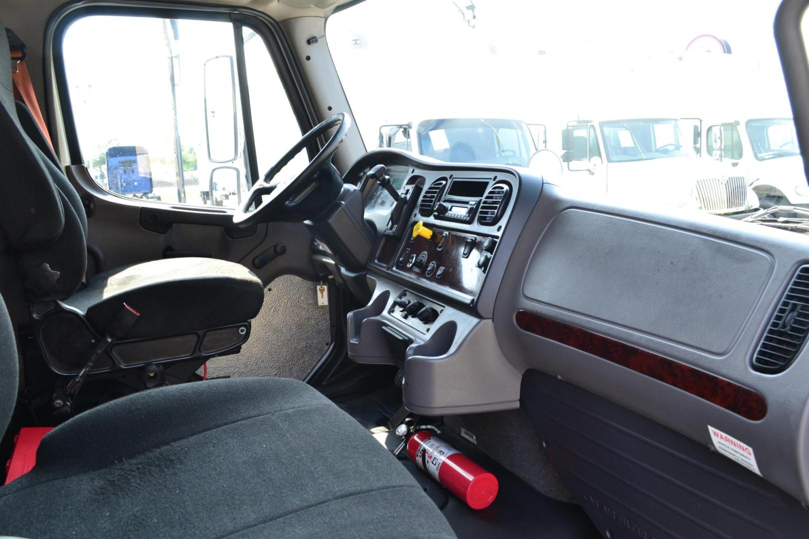 2017 WHITE /BLACK FREIGHTLINER M2-106 (3ALACWDT0HD) with an CUMMINS B6.7L 240HP engine, ALLISON 2500RDS AUTOMATIC transmission, located at 9172 North Fwy, Houston, TX, 77037, (713) 910-6868, 29.887470, -95.411903 - 26,000 LB GVWR NON CDL, MORGAN 26 FT BOX, HEIGHT 103" X WIDTH 102", 3,000 LB ALUMINUM LIFT GATE, AIR RIDE SUSPENSION, 100 GALLON FUEL TANK, ALUMINUM WHEELS, - Photo#11