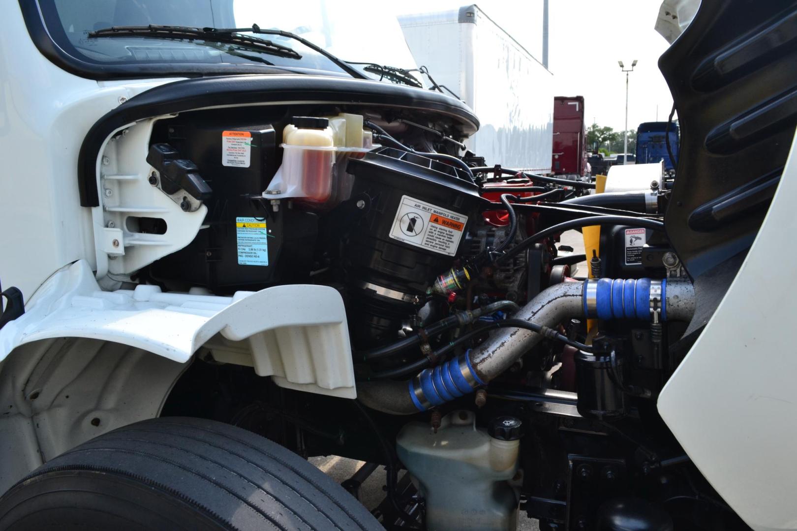2017 WHITE /BLACK FREIGHTLINER M2-106 (3ALACWDT0HD) with an CUMMINS B6.7L 240HP engine, ALLISON 2500RDS AUTOMATIC transmission, located at 9172 North Fwy, Houston, TX, 77037, (713) 910-6868, 29.887470, -95.411903 - 26,000 LB GVWR NON CDL, MORGAN 26 FT BOX, HEIGHT 103" X WIDTH 102", 3,000 LB ALUMINUM LIFT GATE, AIR RIDE SUSPENSION, 100 GALLON FUEL TANK, ALUMINUM WHEELS, - Photo#18