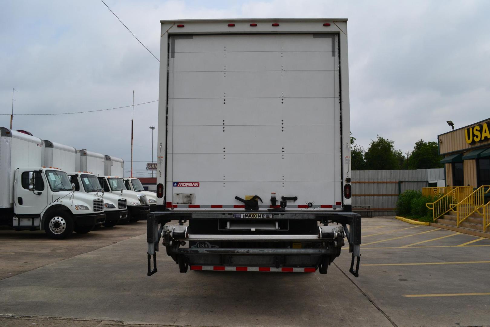 2019 WHITE /BLACK FREIGHTLINER M2-106 (U2-0967) with an CUMMINS B6.7L 240HP engine, ALLISON 2500RDS AUTOMATIC transmission, located at 9172 North Fwy, Houston, TX, 77037, (713) 910-6868, 29.887470, -95.411903 - 26,000 LB GVWR NON CDL, MORGAN 26 FT BOX , HEIGHT 103" X WIDTH 102", MAXON 3,000 LB ALUMINUM LIFT GATE W/ RAMP, AIR RIDE SUSPENSION, ALUMINUM WHEELS, 100 GALLON FUEL TANK, COLLISION MITIGATION W/ LANE ASSIST, POWER WINDOWS AND LOCKS, EXHAUST BRAKE - Photo#5
