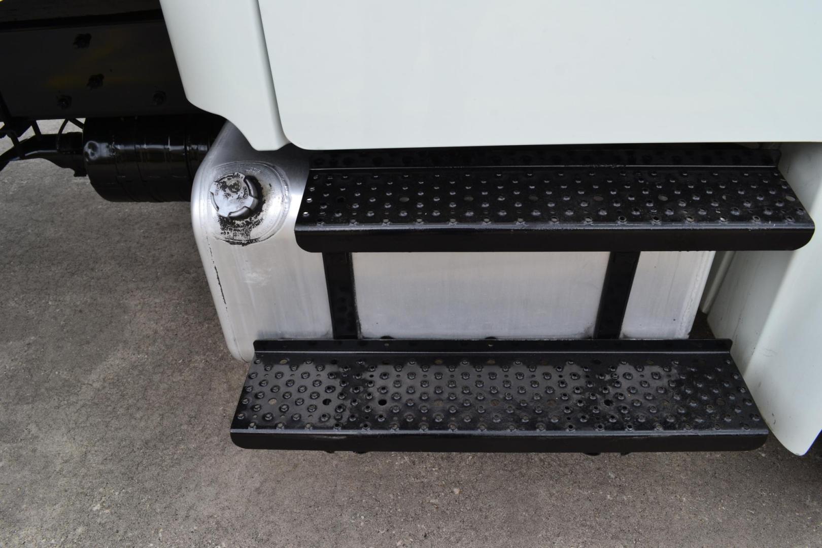 2019 WHITE /BLACK FREIGHTLINER M2-106 (U2-0967) with an CUMMINS B6.7L 240HP engine, ALLISON 2500RDS AUTOMATIC transmission, located at 9172 North Fwy, Houston, TX, 77037, (713) 910-6868, 29.887470, -95.411903 - 26,000 LB GVWR NON CDL, MORGAN 26 FT BOX , HEIGHT 103" X WIDTH 102", MAXON 3,000 LB ALUMINUM LIFT GATE W/ RAMP, AIR RIDE SUSPENSION, ALUMINUM WHEELS, 100 GALLON FUEL TANK, COLLISION MITIGATION W/ LANE ASSIST, POWER WINDOWS AND LOCKS, EXHAUST BRAKE - Photo#10