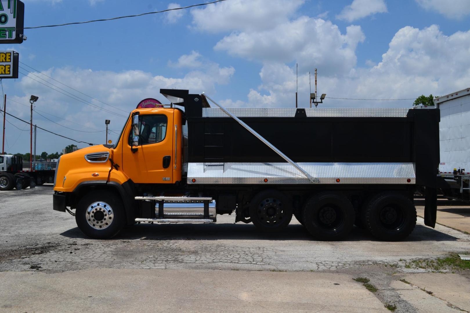 2013 YELLOW /BLACK FREIGHTLINER 114SD (1FVHG3DV4DH) with an DETROIT DD13 12.8L 415HP engine, EATON FULLER 8LL transmission, located at 9172 North Fwy, Houston, TX, 77037, (713) 910-6868, 29.887470, -95.411903 - 16 FT DUMP, 20,000 LB FRONT AXLE, 46,000 LB REAR AXLE, 13,000 LB STEERABLE LIFT AXLE, TWIN STEER FRONT AXLE, FULL LOCKERS , ENGINE BRAKE, ELECTRIC TARP, 100 GALLON FUEL TANK, ALUMINUM / STEEL WHEELS, DOUBLE CHASSIS , COLD A/C - Photo#3