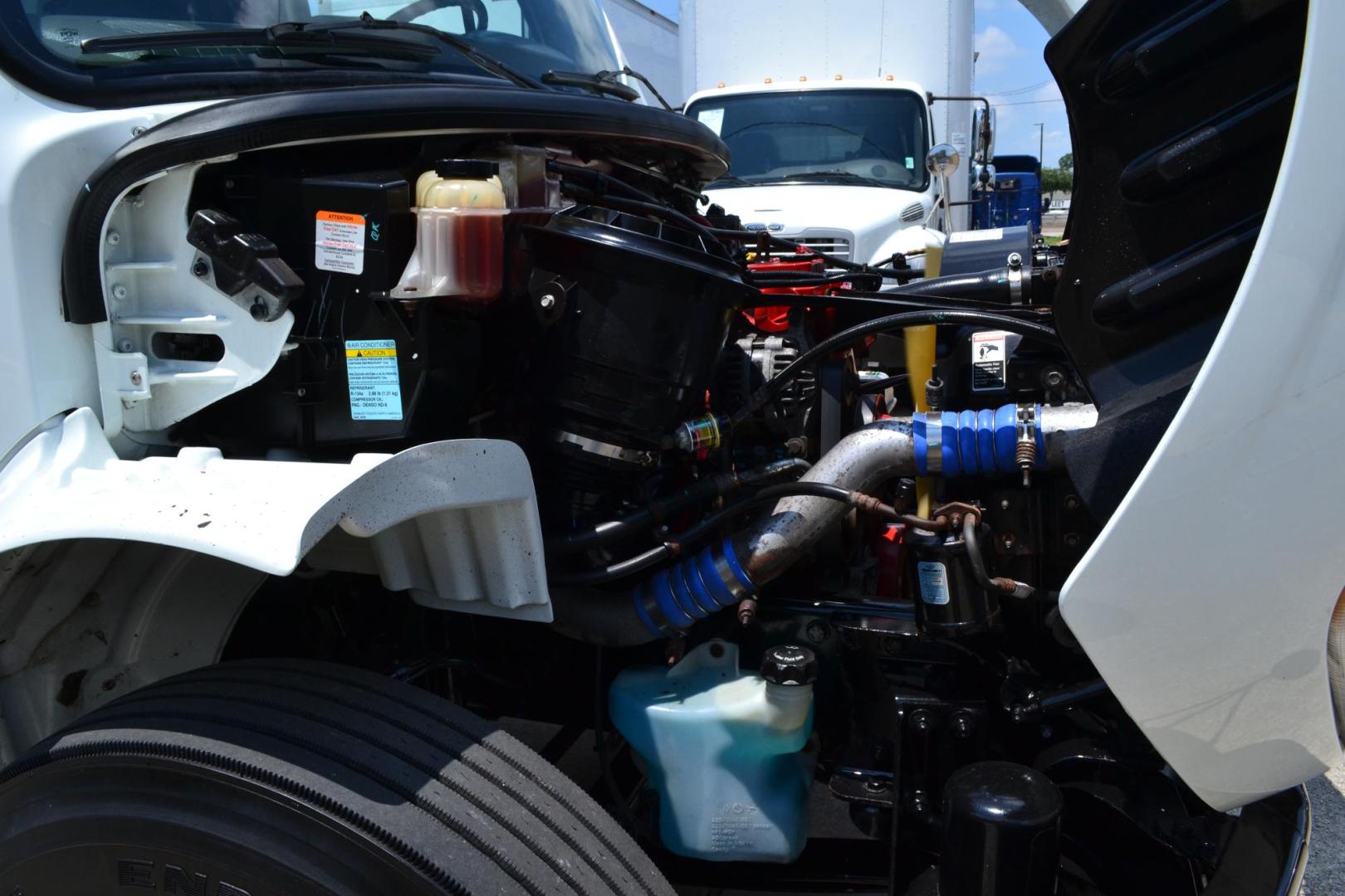 2017 WHITE /BLACK FREIGHTLINER M2-106 (3ALACWDT9HD) with an CUMMINS B6.7L 240HP engine, ALLISON 2500RDS AUTOMATIC transmission, located at 9172 North Fwy, Houston, TX, 77037, (713) 910-6868, 29.887470, -95.411903 - 26,000 LB GVWR NON CDL, MORGAN 26 FT BOX, HEIGHT 103" X WIDTH 102", MAXON 3,000 LB ALUMINUM LIFT GATE, AIR RIDE SUSPENSION, 100 GALLON FUEL TANKS, POWER WINDOWS, LOCKS & MIRRORS, COLLISION MITIGATION, LANE ASSIST, - Photo#18