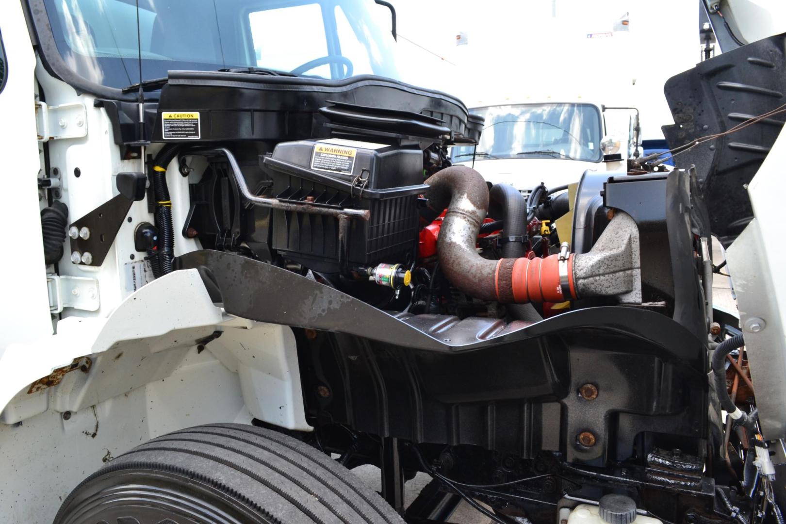 2017 WHITE /BLACK INTERNATIONAL 4300 (1HTMMMML8HH) with an CUMMINS ISB 6.7L 240HP engine, ALLISON 2200RDS AUTOMATIC transmission, located at 9172 North Fwy, Houston, TX, 77037, (713) 910-6868, 29.887470, -95.411903 - 25,999 LB GVWR NON CDL, MORGAN 26 FT BOX, HEIGHT 103" X WIDTH 102", WALTCO 3,000 LB ALUMINUM LIFT GATE, 90 GALLON FUEL TANK, POWER WINDOWS & LOCKS, AIR RIDE SUSPENSION, - Photo#18
