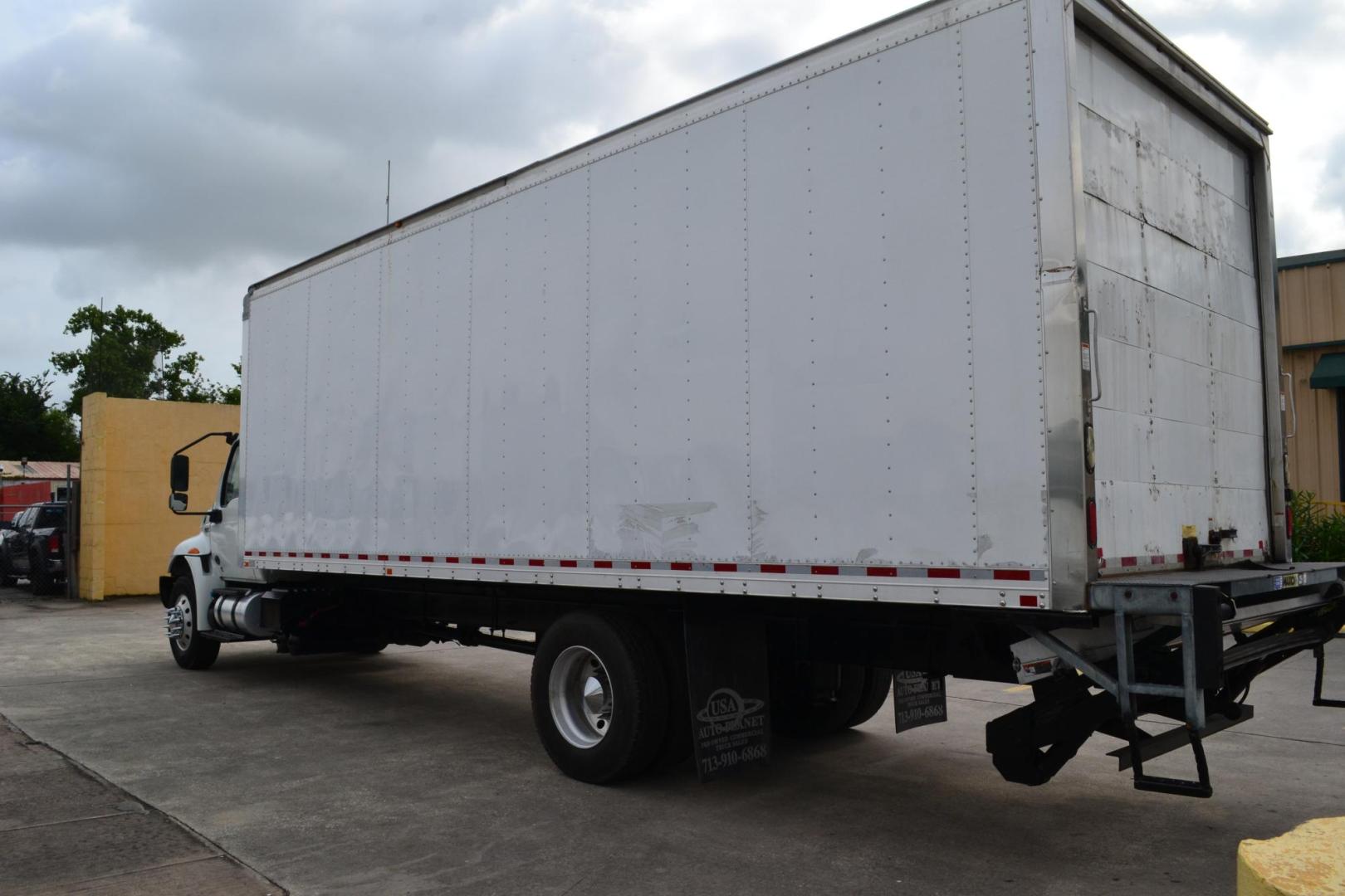 2020 WHITE /BLACK INTERNATIONAL MV 607 (1HAEUMML5LL) with an CUMMINS ISB 6.7L 240HP engine, ALLISON 2500RDS AUTOMATIC transmission, located at 9172 North Fwy, Houston, TX, 77037, (713) 910-6868, 29.887470, -95.411903 - 25,999 LB GVWR NON CDL, 26 FT BOX, HEIGHT 97" X WIDTH 102", MAXON 3,000 LB ALUMINUM LIFT GATE, AIR RIDE SUSPENSION, 90 GALLON FUEL TANK, ALUMINUM WHEELS, POWER WINDOWS, LOCKS, & MIRRORS, HEATED MIRRORS - Photo#6