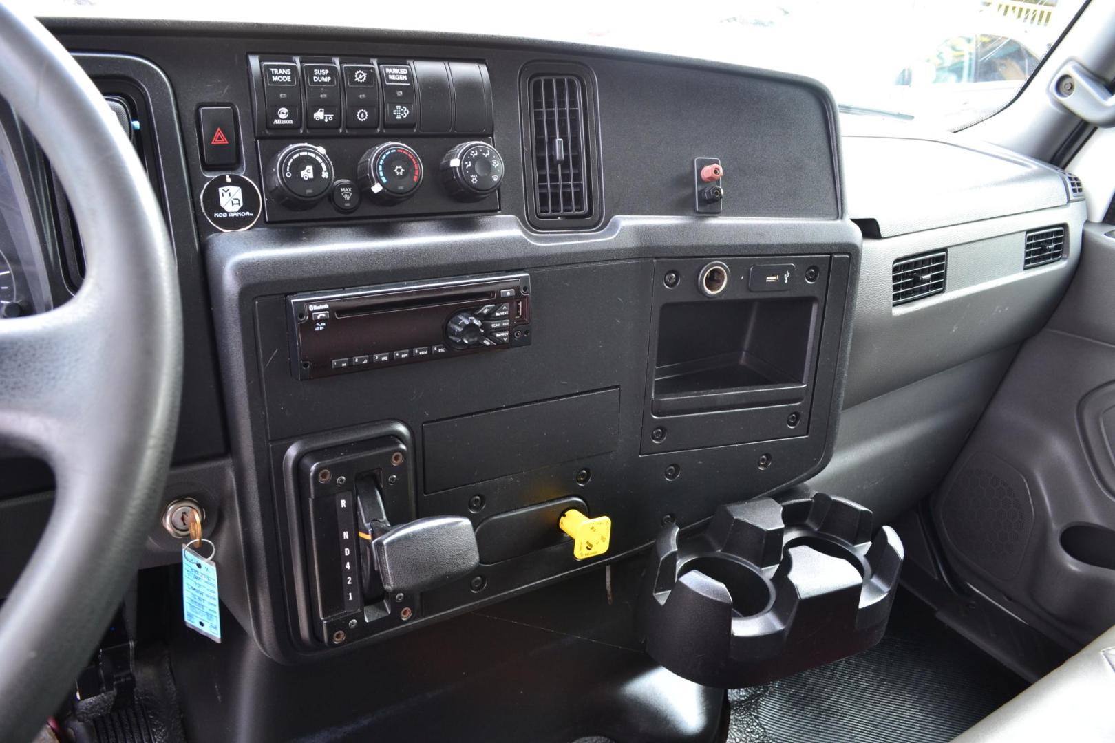 2020 WHITE /BLACK INTERNATIONAL MV 607 (1HAEUMML5LL) with an CUMMINS ISB 6.7L 240HP engine, ALLISON 2500RDS AUTOMATIC transmission, located at 9172 North Fwy, Houston, TX, 77037, (713) 910-6868, 29.887470, -95.411903 - 25,999 LB GVWR NON CDL, 26 FT BOX, HEIGHT 97" X WIDTH 102", MAXON 3,000 LB ALUMINUM LIFT GATE, AIR RIDE SUSPENSION, 90 GALLON FUEL TANK, ALUMINUM WHEELS, POWER WINDOWS, LOCKS, & MIRRORS, HEATED MIRRORS - Photo#15