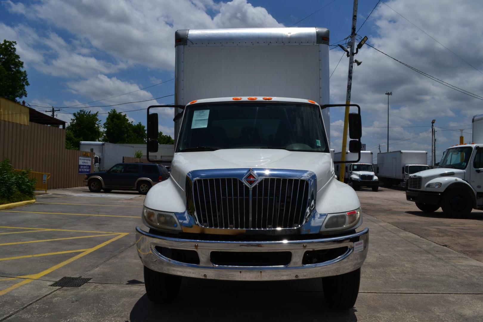 2017 WHITE /BLACK INTERNATIONAL 4300 (1HTMMMML1HH) with an CUMMINS ISB 6.7L 220HP engine, ALLISON 2100HS AUTOMATIC transmission, located at 9172 North Fwy, Houston, TX, 77037, (713) 910-6868, 29.887470, -95.411903 - Photo#1