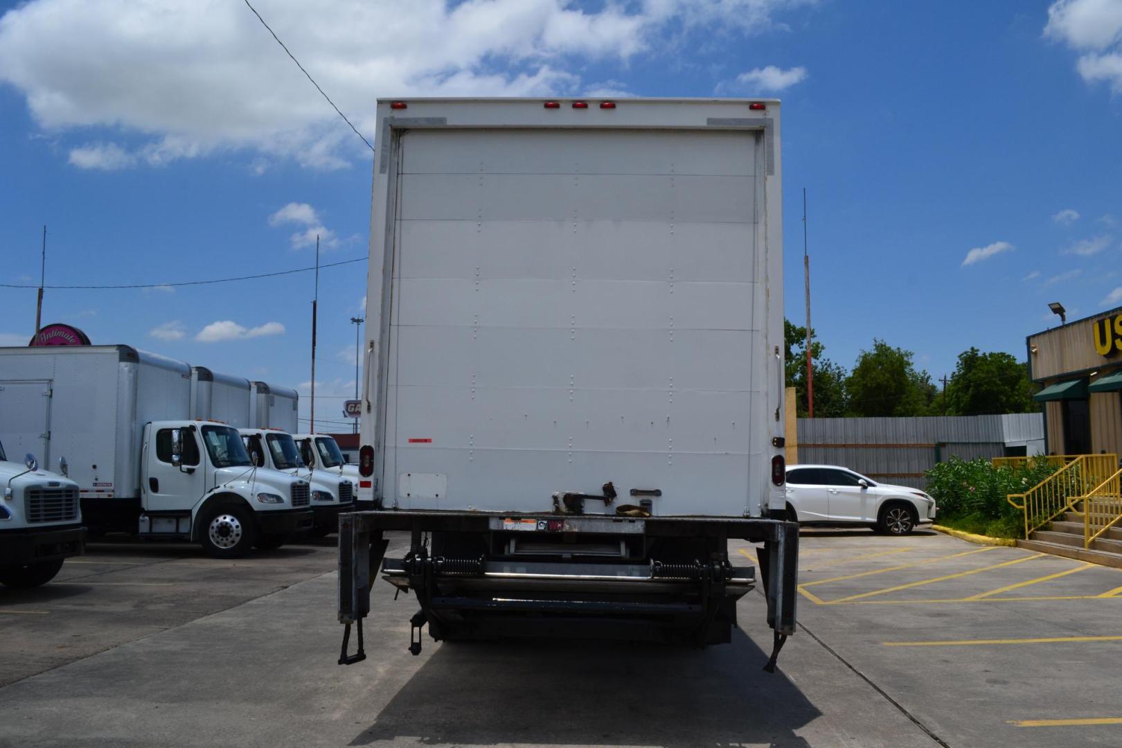 2017 WHITE /BLACK INTERNATIONAL 4300 (1HTMMMML1HH) with an CUMMINS ISB 6.7L 220HP engine, ALLISON 2100HS AUTOMATIC transmission, located at 9172 North Fwy, Houston, TX, 77037, (713) 910-6868, 29.887470, -95.411903 - Photo#5