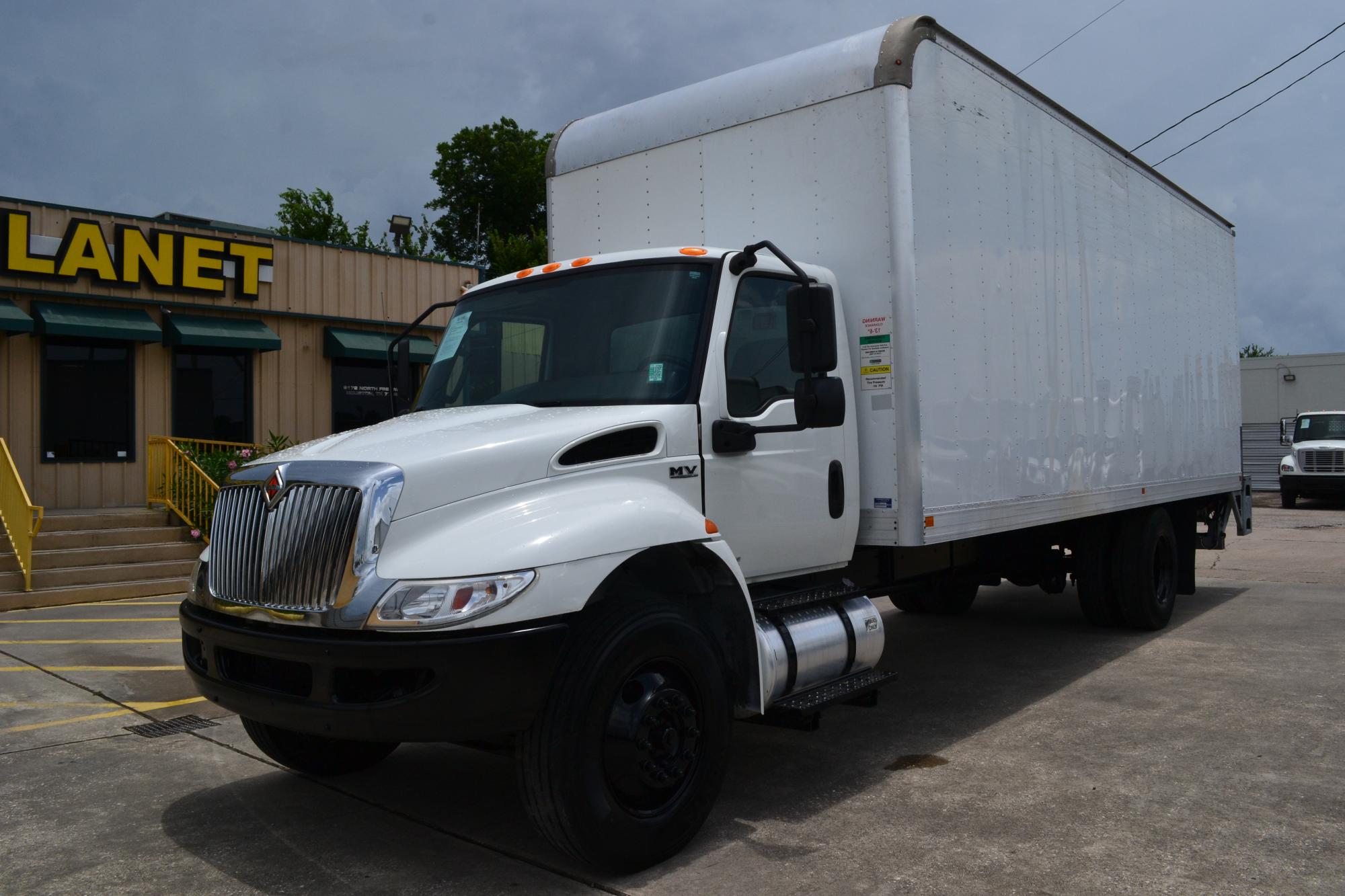 photo of 2020 INTERNATIONAL MV607 26 FT BOX 