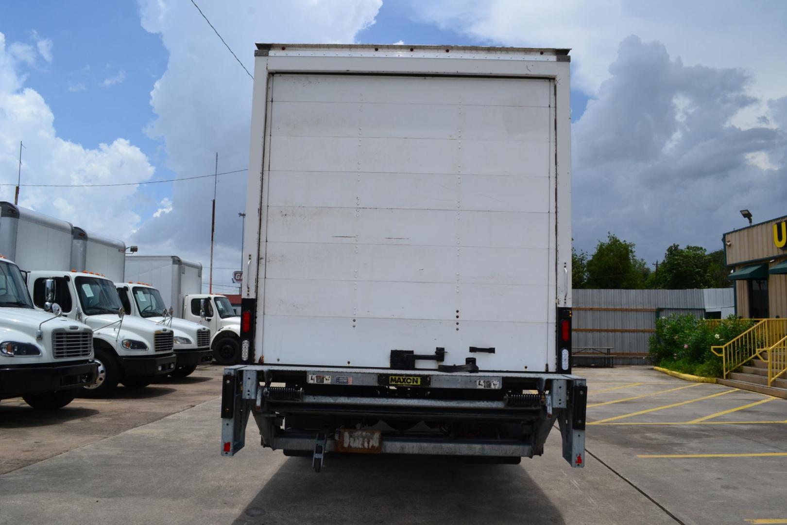 2020 WHITE /GRAY INTERNATIONAL MV 607 (3HAEUMML2LL) with an CUMMINS ISB 6.7L 240HP engine, ALLISON 2500RDS AUTOMATIC transmission, located at 9172 North Fwy, Houston, TX, 77037, (713) 910-6868, 29.887470, -95.411903 - 25,999 LB GVWR NON CDL, 26 FT BOX, HEIGHT 103" X WIDTH 102", SPRING SUSPENSION, 2,500 LB LIFT GATE, 70 GALLON FUEL TANK, - Photo#5