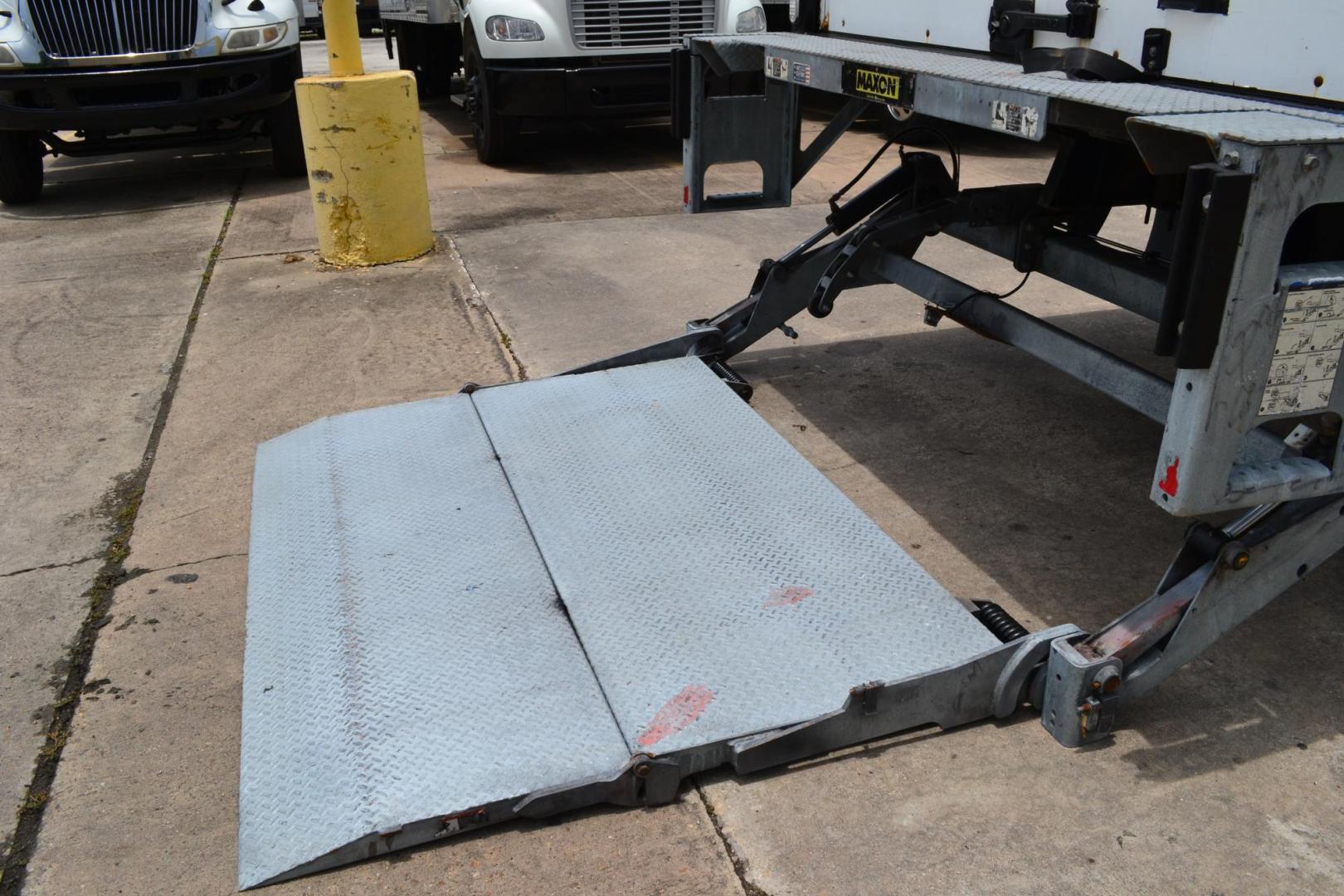 2020 WHITE /GRAY INTERNATIONAL MV 607 (3HAEUMML2LL) with an CUMMINS ISB 6.7L 240HP engine, ALLISON 2500RDS AUTOMATIC transmission, located at 9172 North Fwy, Houston, TX, 77037, (713) 910-6868, 29.887470, -95.411903 - 25,999 LB GVWR NON CDL, 26 FT BOX, HEIGHT 103" X WIDTH 102", SPRING SUSPENSION, 2,500 LB LIFT GATE, 70 GALLON FUEL TANK, - Photo#7