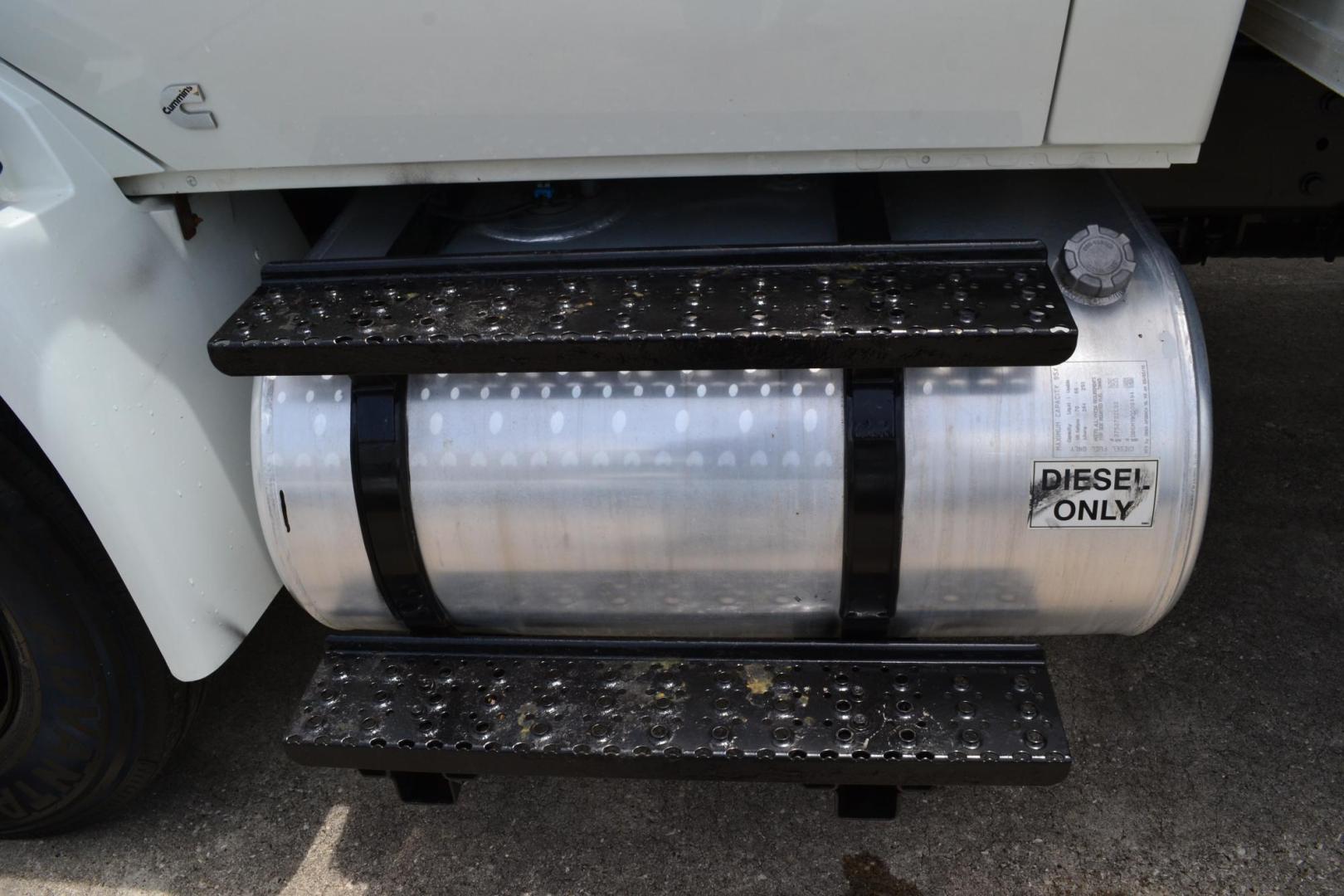2020 WHITE /GRAY INTERNATIONAL MV 607 (3HAEUMML2LL) with an CUMMINS ISB 6.7L 240HP engine, ALLISON 2500RDS AUTOMATIC transmission, located at 9172 North Fwy, Houston, TX, 77037, (713) 910-6868, 29.887470, -95.411903 - 25,999 LB GVWR NON CDL, 26 FT BOX, HEIGHT 103" X WIDTH 102", SPRING SUSPENSION, 2,500 LB LIFT GATE, 70 GALLON FUEL TANK, - Photo#11