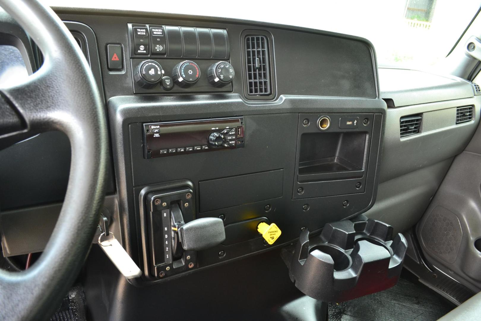 2020 WHITE /GRAY INTERNATIONAL MV 607 (3HAEUMML2LL) with an CUMMINS ISB 6.7L 240HP engine, ALLISON 2500RDS AUTOMATIC transmission, located at 9172 North Fwy, Houston, TX, 77037, (713) 910-6868, 29.887470, -95.411903 - 25,999 LB GVWR NON CDL, 26 FT BOX, HEIGHT 103" X WIDTH 102", SPRING SUSPENSION, 2,500 LB LIFT GATE, 70 GALLON FUEL TANK, - Photo#15