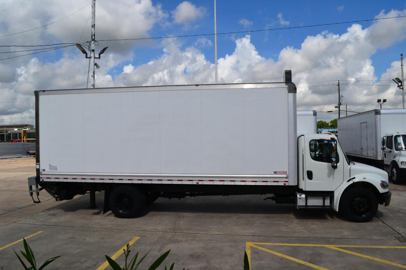 2019 WHITE /BLACK FREIGHTLINER M2-106 with an CUMMINS B6.7L 240HP engine, ALLISON 2500RDS AUTOMATIC transmission, located at 9172 North Fwy, Houston, TX, 77037, (713) 910-6868, 29.887470, -95.411903 - 26,000 LB GVWR NON CDL, MORGAN 26 FT BOX, HEIGHT 109" X WIDTH 102", WALTCO 3,000 LB ALUMINUM LIFT GATE, AIR RIDE SUSPENSION, 90 GALLON FUEL TANK, POWER WINDOWS, LOCKS & MIRRORS, 13'6 CLEARANCE - Photo#3