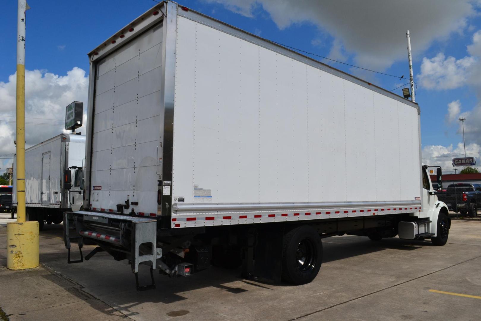 2019 WHITE /BLACK FREIGHTLINER M2-106 with an CUMMINS B6.7L 240HP engine, ALLISON 2500RDS AUTOMATIC transmission, located at 9172 North Fwy, Houston, TX, 77037, (713) 910-6868, 29.887470, -95.411903 - 26,000 LB GVWR NON CDL, MORGAN 26 FT BOX, HEIGHT 109" X WIDTH 102", WALTCO 3,000 LB ALUMINUM LIFT GATE, AIR RIDE SUSPENSION, 90 GALLON FUEL TANK, POWER WINDOWS, LOCKS & MIRRORS, 13'6 CLEARANCE - Photo#4