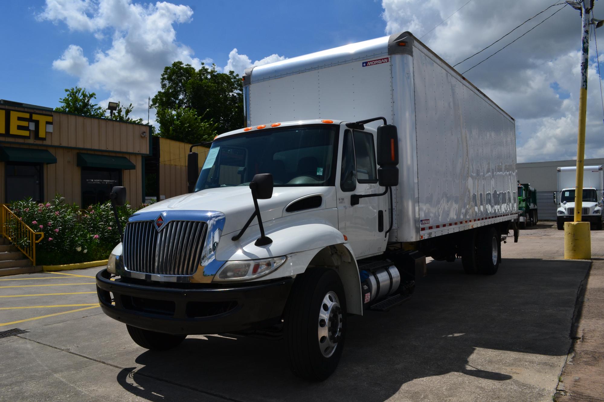 photo of 2018 INTERNATIONAL 4300 26 FT BOX