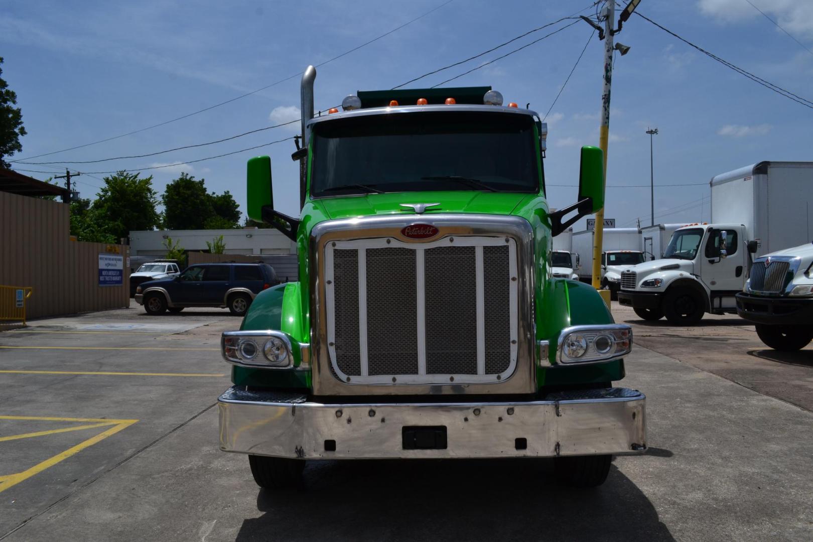 2018 GREEN /GRAY PETERBILT 567 (1XPCD49X8JD) with an CUMMINS X15 14.9L 450 HP engine, EATON FULLER 12 SPD AUTOSHIFT transmission, located at 9172 North Fwy, Houston, TX, 77037, (713) 910-6868, 29.887470, -95.411903 - 16.5 FT DUMP BED, 17 CUBIC YARDS, 14,300 LB FRONT AXLE, 40,000 LB REAR AXLE, 13,000 LB STEERABLE PUSHER AXLE, AIR TRAC SUSPENSION, FULL LOCKERS, ENGINE BRAKE, 70 GALLON FUEL TANK, RATIO; 3.36, ELECTRIC TARP M - Photo#1