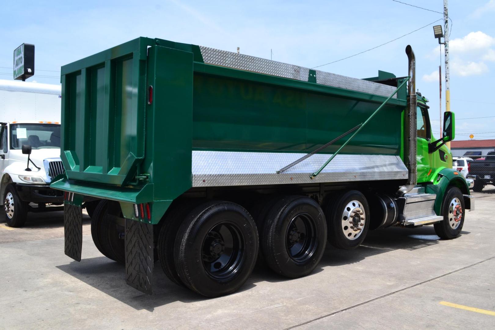 2018 GREEN /GRAY PETERBILT 567 (1XPCD49X8JD) with an CUMMINS X15 14.9L 450 HP engine, EATON FULLER 12 SPD AUTOSHIFT transmission, located at 9172 North Fwy, Houston, TX, 77037, (713) 910-6868, 29.887470, -95.411903 - 16.5 FT DUMP BED, 17 CUBIC YARDS, 14,300 LB FRONT AXLE, 40,000 LB REAR AXLE, 13,000 LB STEERABLE PUSHER AXLE, AIR TRAC SUSPENSION, FULL LOCKERS, ENGINE BRAKE, 70 GALLON FUEL TANK, RATIO; 3.36, ELECTRIC TARP M - Photo#4