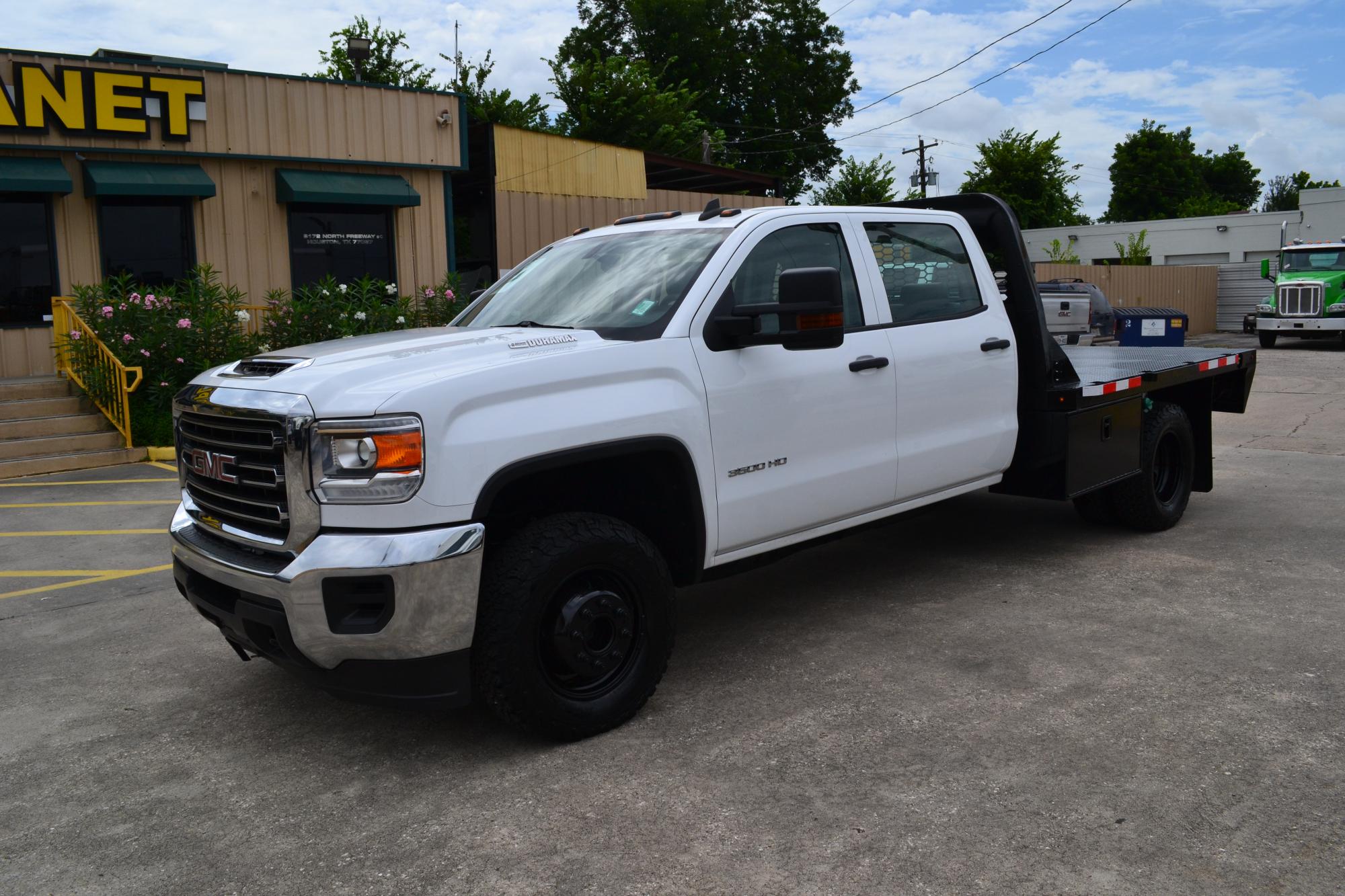 photo of 2018 GMC 3500 HD 9 FT FLATBED 