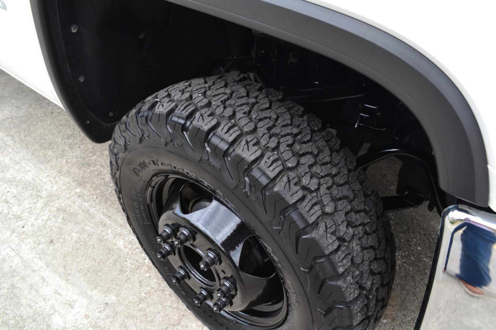 2018 WHITE /BLACK GMC 3500 HD with an DURAMX 6.6 L TURBO DIESEL engine, ALLISON 6 SPD AUTOMATIC transmission, located at 9172 North Fwy, Houston, TX, 77037, (713) 910-6868, 29.887470, -95.411903 - 9 FT FLATBED X 96" WIDE, GOOSENECK/ BUMPER PULL HITCH, 2 X TOOLBOXES, EXHAUST BRAKE, POWER WINDOWS, LOCKS, & MIRRORS - Photo#10