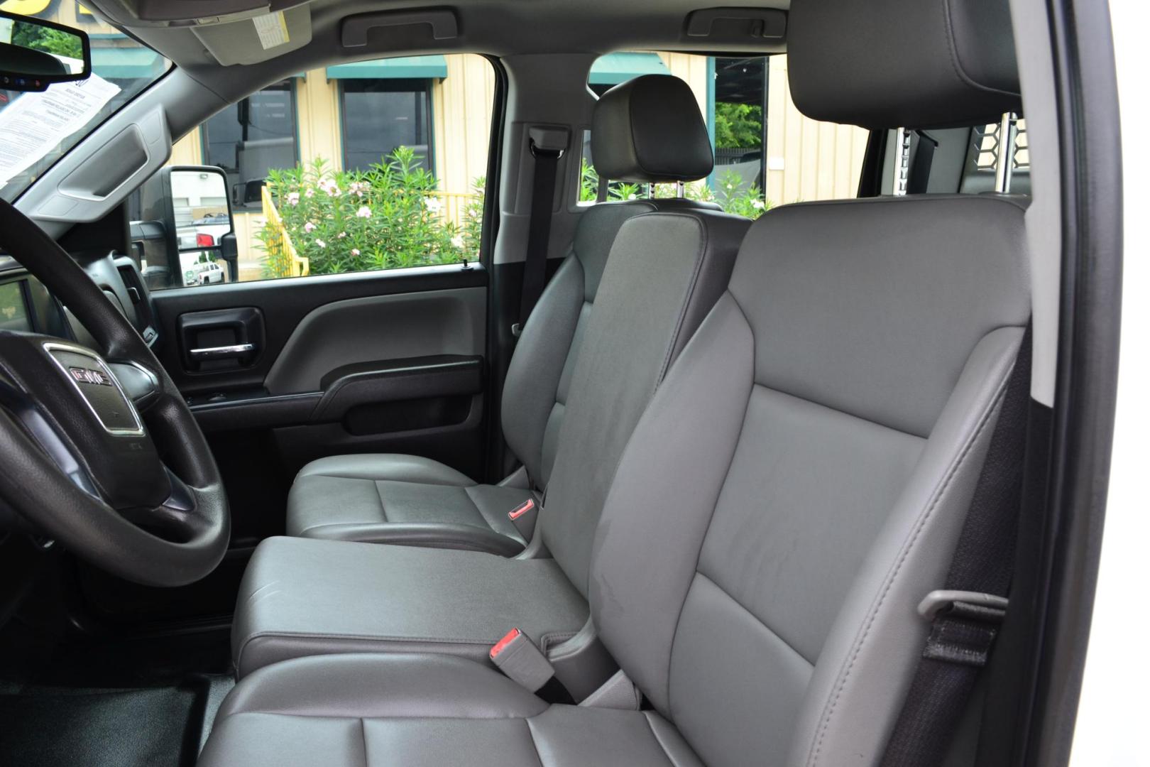 2018 WHITE /BLACK GMC 3500 HD with an DURAMX 6.6 L TURBO DIESEL engine, ALLISON 6 SPD AUTOMATIC transmission, located at 9172 North Fwy, Houston, TX, 77037, (713) 910-6868, 29.887470, -95.411903 - 9 FT FLATBED X 96" WIDE, GOOSENECK/ BUMPER PULL HITCH, 2 X TOOLBOXES, EXHAUST BRAKE, POWER WINDOWS, LOCKS, & MIRRORS - Photo#14