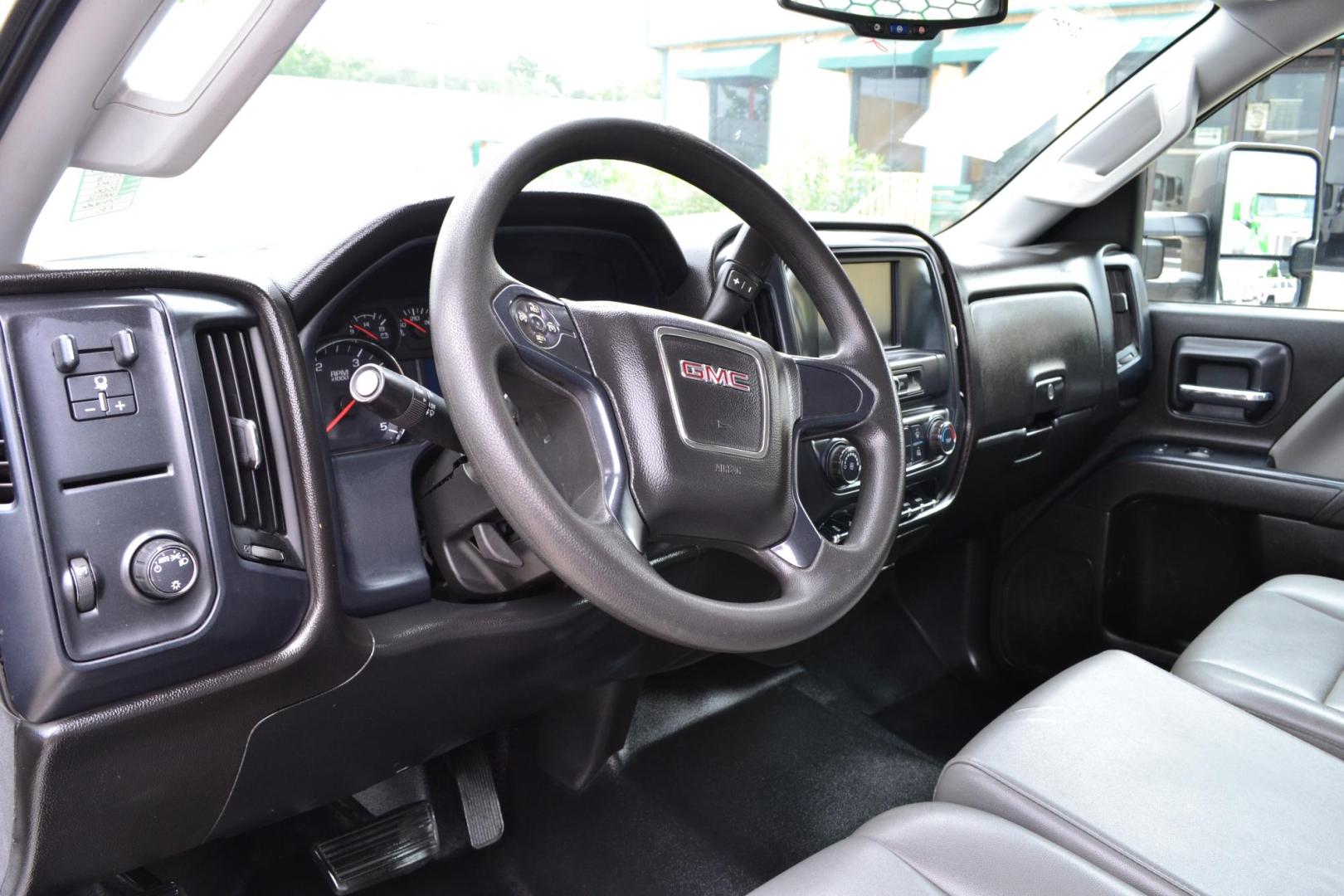 2018 WHITE /BLACK GMC 3500 HD with an DURAMX 6.6 L TURBO DIESEL engine, ALLISON 6 SPD AUTOMATIC transmission, located at 9172 North Fwy, Houston, TX, 77037, (713) 910-6868, 29.887470, -95.411903 - 9 FT FLATBED X 96" WIDE, GOOSENECK/ BUMPER PULL HITCH, 2 X TOOLBOXES, EXHAUST BRAKE, POWER WINDOWS, LOCKS, & MIRRORS - Photo#15