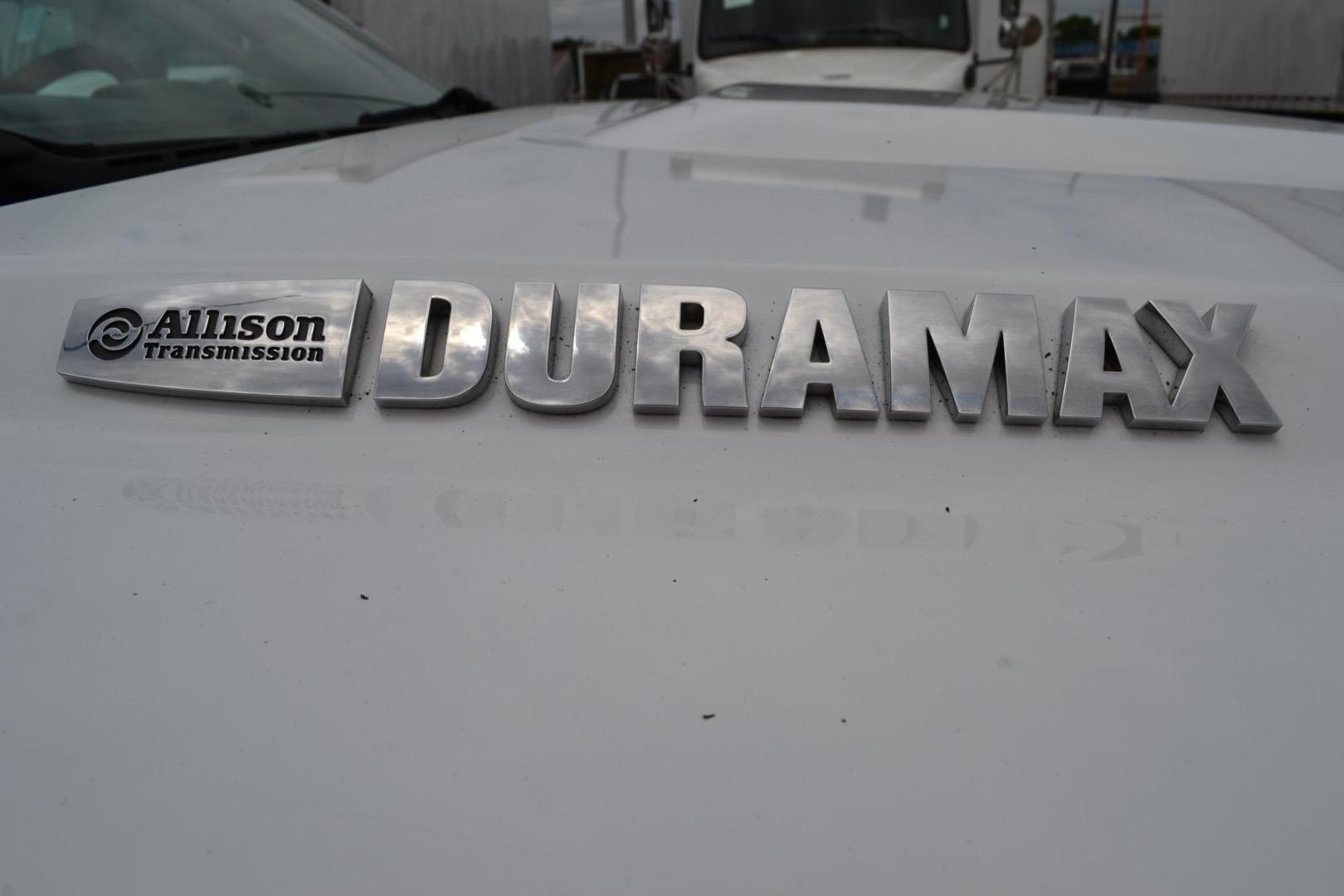 2018 WHITE /BLACK GMC 3500 HD with an DURAMX 6.6 L TURBO DIESEL engine, ALLISON 6 SPD AUTOMATIC transmission, located at 9172 North Fwy, Houston, TX, 77037, (713) 910-6868, 29.887470, -95.411903 - 9 FT FLATBED X 96" WIDE, GOOSENECK/ BUMPER PULL HITCH, 2 X TOOLBOXES, EXHAUST BRAKE, POWER WINDOWS, LOCKS, & MIRRORS - Photo#17