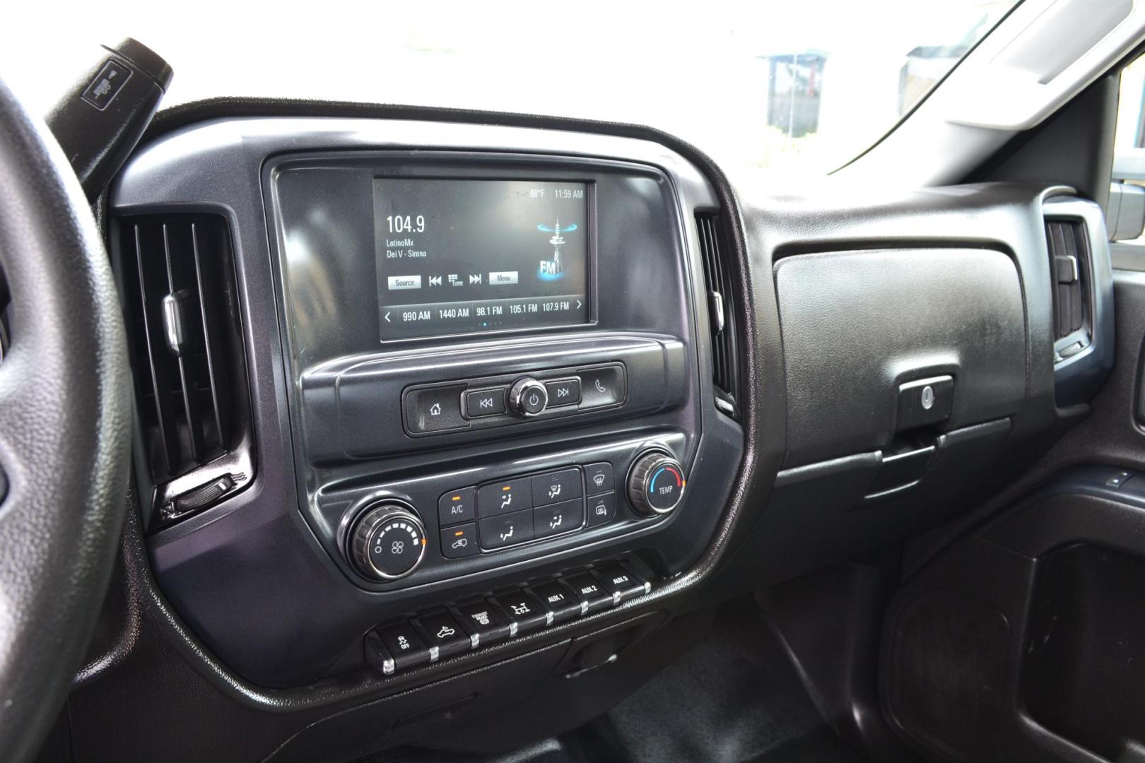 2018 WHITE /BLACK GMC 3500 HD with an DURAMX 6.6 L TURBO DIESEL engine, ALLISON 6 SPD AUTOMATIC transmission, located at 9172 North Fwy, Houston, TX, 77037, (713) 910-6868, 29.887470, -95.411903 - 9 FT FLATBED X 96" WIDE, GOOSENECK/ BUMPER PULL HITCH, 2 X TOOLBOXES, EXHAUST BRAKE, POWER WINDOWS, LOCKS, & MIRRORS - Photo#20