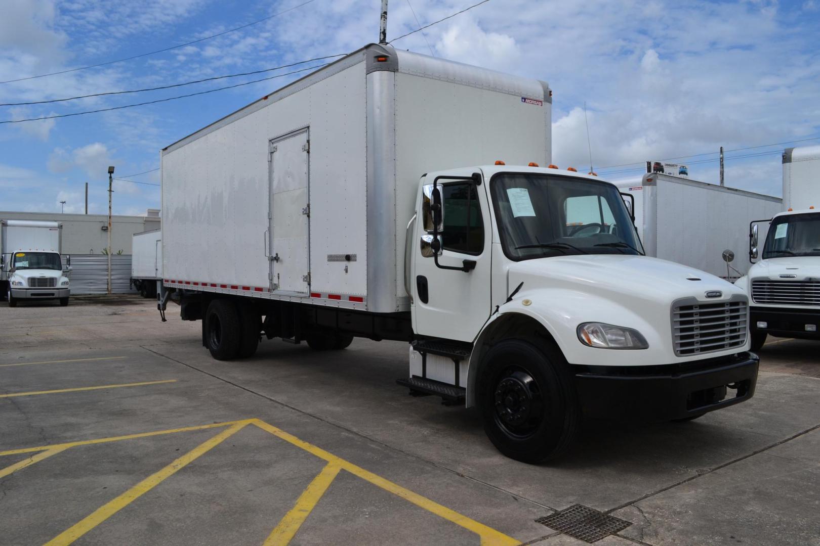 2019 WHITE /BLACK FREIGHTLINER M2-106 (3ALACWFC1KD) with an CUMMINS ISB 6.7L 240HP engine, ALLISON 2500RDS AUTOMATIC transmission, located at 9172 North Fwy, Houston, TX, 77037, (713) 910-6868, 29.887470, -95.411903 - 26,000 LB GVWR NON CDL, MORGAN 26 FT BOX, HEIGHT 103" X WIDTH 102", CURBSIDE DOOR, MAXON 3,000 LB ALUMINUM LIFT GATE W/ RAMP, AIR RIDE SUSPENSION, POWER WINDOWS & LOCKS, HEATED MIRRORS, EXHAUST BRAKE - Photo#2