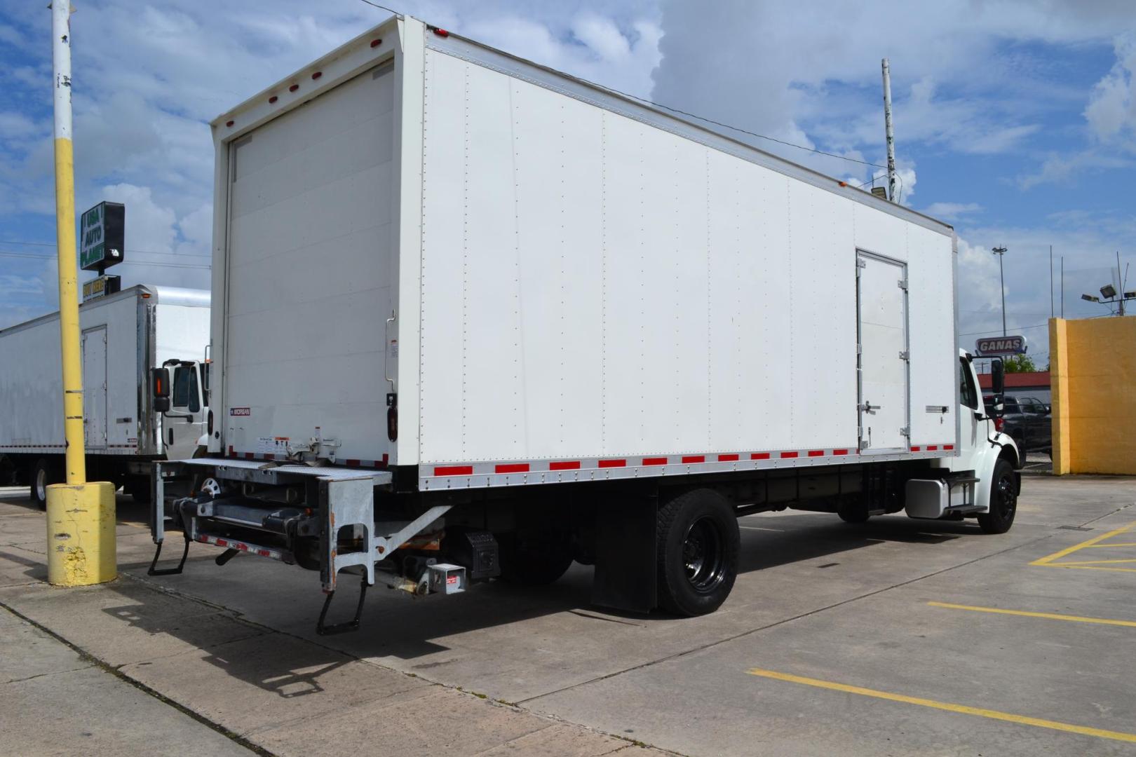 2019 WHITE /BLACK FREIGHTLINER M2-106 (3ALACWFC1KD) with an CUMMINS ISB 6.7L 240HP engine, ALLISON 2500RDS AUTOMATIC transmission, located at 9172 North Fwy, Houston, TX, 77037, (713) 910-6868, 29.887470, -95.411903 - 26,000 LB GVWR NON CDL, MORGAN 26 FT BOX, HEIGHT 103" X WIDTH 102", CURBSIDE DOOR, MAXON 3,000 LB ALUMINUM LIFT GATE W/ RAMP, AIR RIDE SUSPENSION, POWER WINDOWS & LOCKS, HEATED MIRRORS, EXHAUST BRAKE - Photo#4