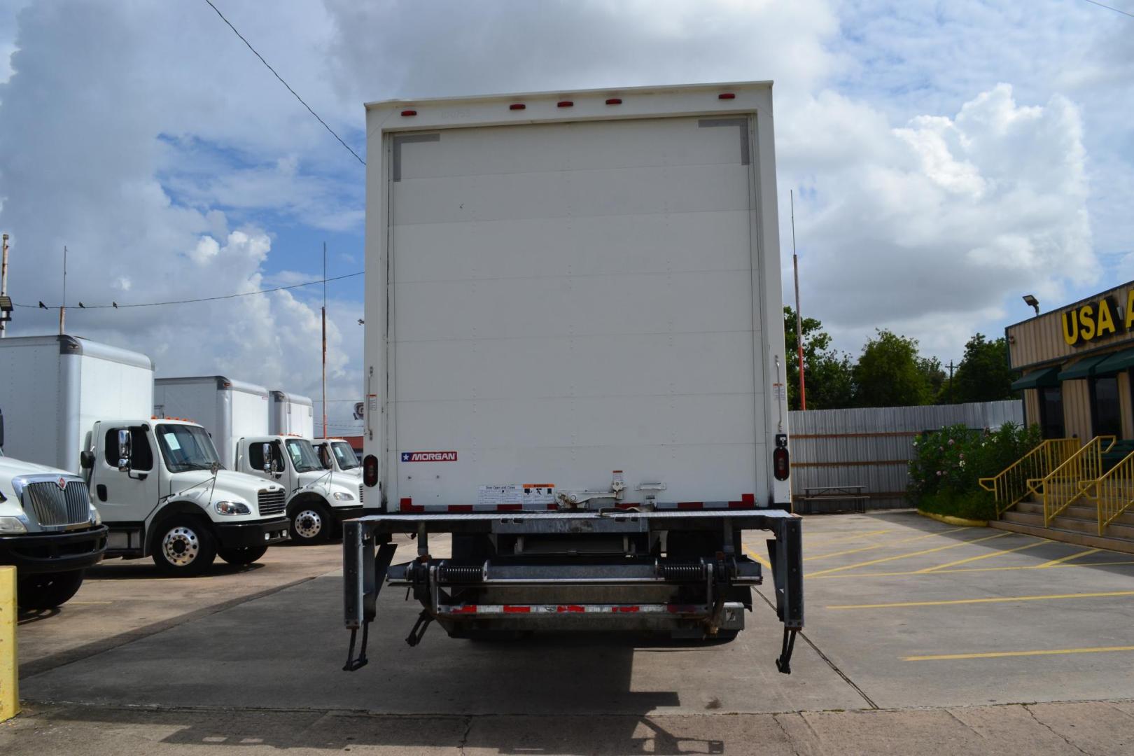 2019 WHITE /BLACK FREIGHTLINER M2-106 (3ALACWFC1KD) with an CUMMINS ISB 6.7L 240HP engine, ALLISON 2500RDS AUTOMATIC transmission, located at 9172 North Fwy, Houston, TX, 77037, (713) 910-6868, 29.887470, -95.411903 - 26,000 LB GVWR NON CDL, MORGAN 26 FT BOX, HEIGHT 103" X WIDTH 102", CURBSIDE DOOR, MAXON 3,000 LB ALUMINUM LIFT GATE W/ RAMP, AIR RIDE SUSPENSION, POWER WINDOWS & LOCKS, HEATED MIRRORS, EXHAUST BRAKE - Photo#5