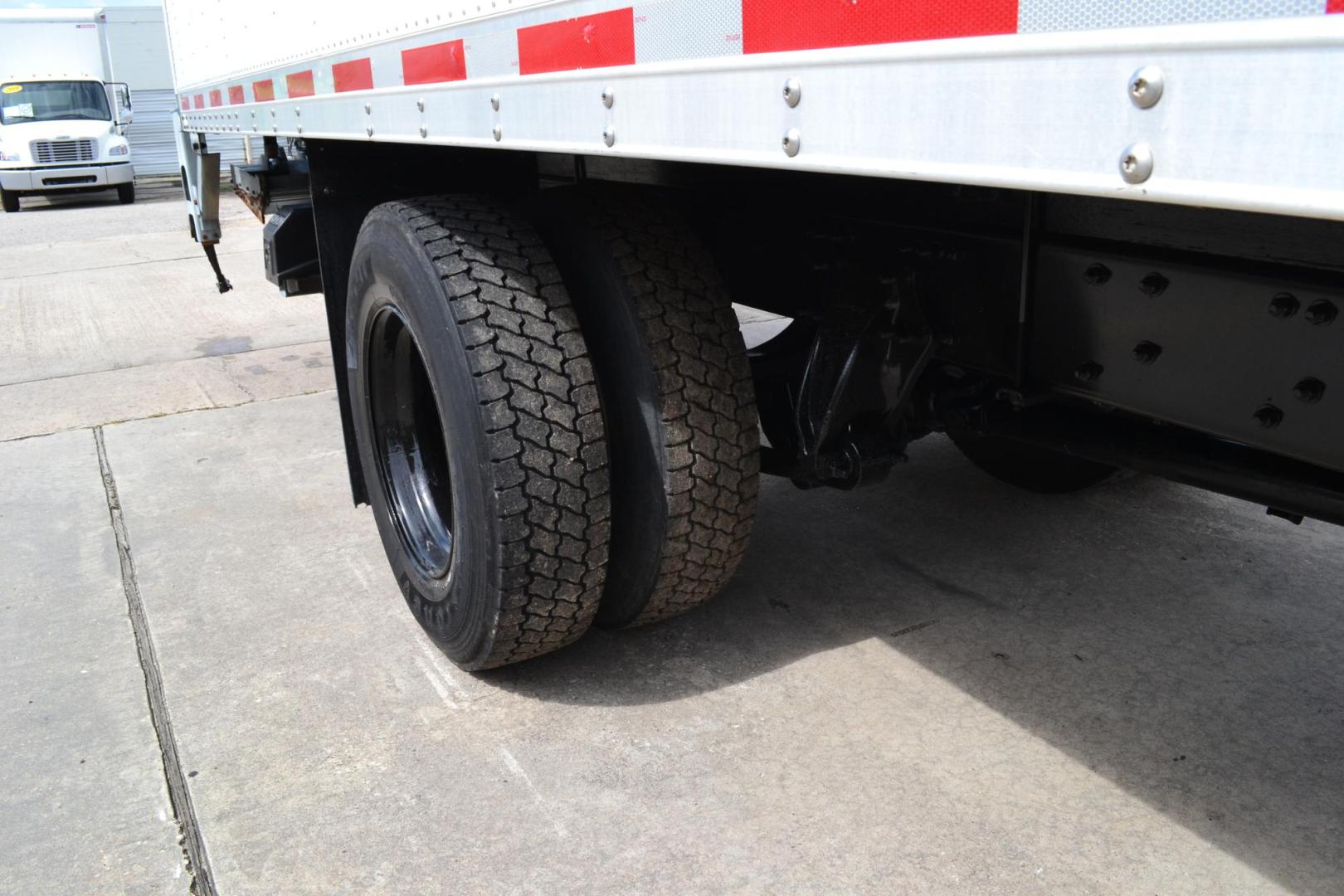 2019 WHITE /BLACK FREIGHTLINER M2-106 (3ALACWFC1KD) with an CUMMINS ISB 6.7L 240HP engine, ALLISON 2500RDS AUTOMATIC transmission, located at 9172 North Fwy, Houston, TX, 77037, (713) 910-6868, 29.887470, -95.411903 - 26,000 LB GVWR NON CDL, MORGAN 26 FT BOX, HEIGHT 103" X WIDTH 102", CURBSIDE DOOR, MAXON 3,000 LB ALUMINUM LIFT GATE W/ RAMP, AIR RIDE SUSPENSION, POWER WINDOWS & LOCKS, HEATED MIRRORS, EXHAUST BRAKE - Photo#9
