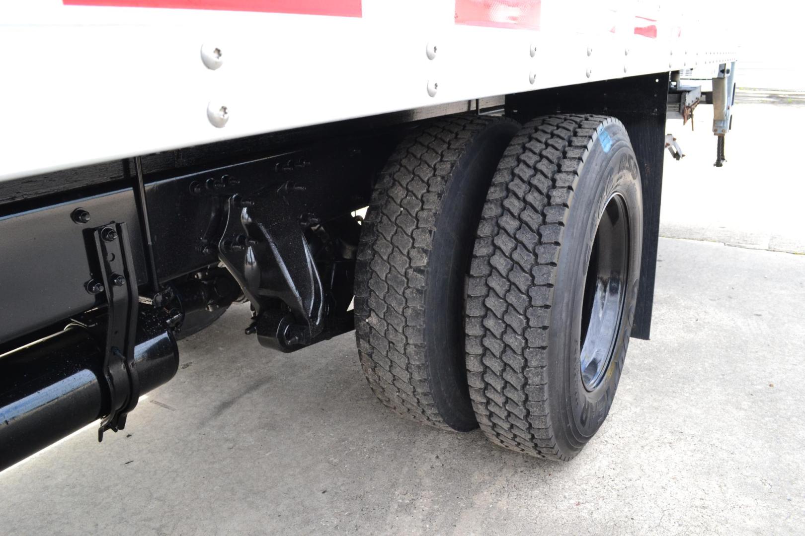 2019 WHITE /BLACK FREIGHTLINER M2-106 (3ALACWFC1KD) with an CUMMINS ISB 6.7L 240HP engine, ALLISON 2500RDS AUTOMATIC transmission, located at 9172 North Fwy, Houston, TX, 77037, (713) 910-6868, 29.887470, -95.411903 - 26,000 LB GVWR NON CDL, MORGAN 26 FT BOX, HEIGHT 103" X WIDTH 102", CURBSIDE DOOR, MAXON 3,000 LB ALUMINUM LIFT GATE W/ RAMP, AIR RIDE SUSPENSION, POWER WINDOWS & LOCKS, HEATED MIRRORS, EXHAUST BRAKE - Photo#10