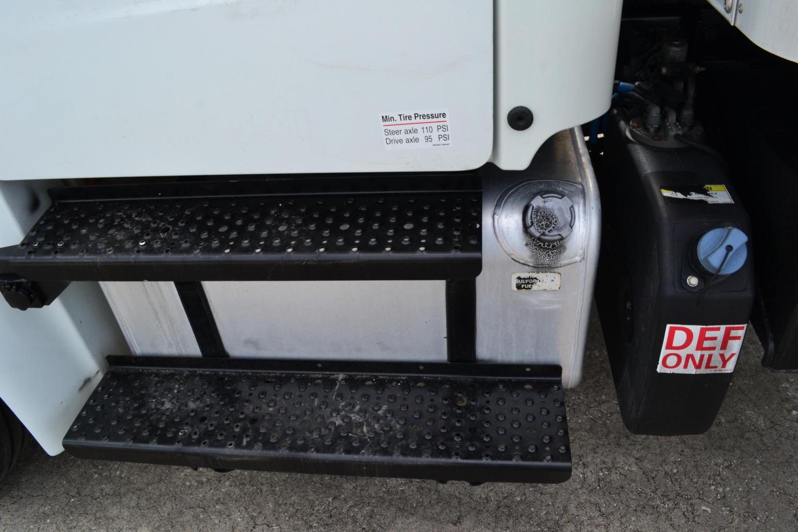 2019 WHITE /BLACK FREIGHTLINER M2-106 (3ALACWFC1KD) with an CUMMINS ISB 6.7L 240HP engine, ALLISON 2500RDS AUTOMATIC transmission, located at 9172 North Fwy, Houston, TX, 77037, (713) 910-6868, 29.887470, -95.411903 - 26,000 LB GVWR NON CDL, MORGAN 26 FT BOX, HEIGHT 103" X WIDTH 102", CURBSIDE DOOR, MAXON 3,000 LB ALUMINUM LIFT GATE W/ RAMP, AIR RIDE SUSPENSION, POWER WINDOWS & LOCKS, HEATED MIRRORS, EXHAUST BRAKE - Photo#11
