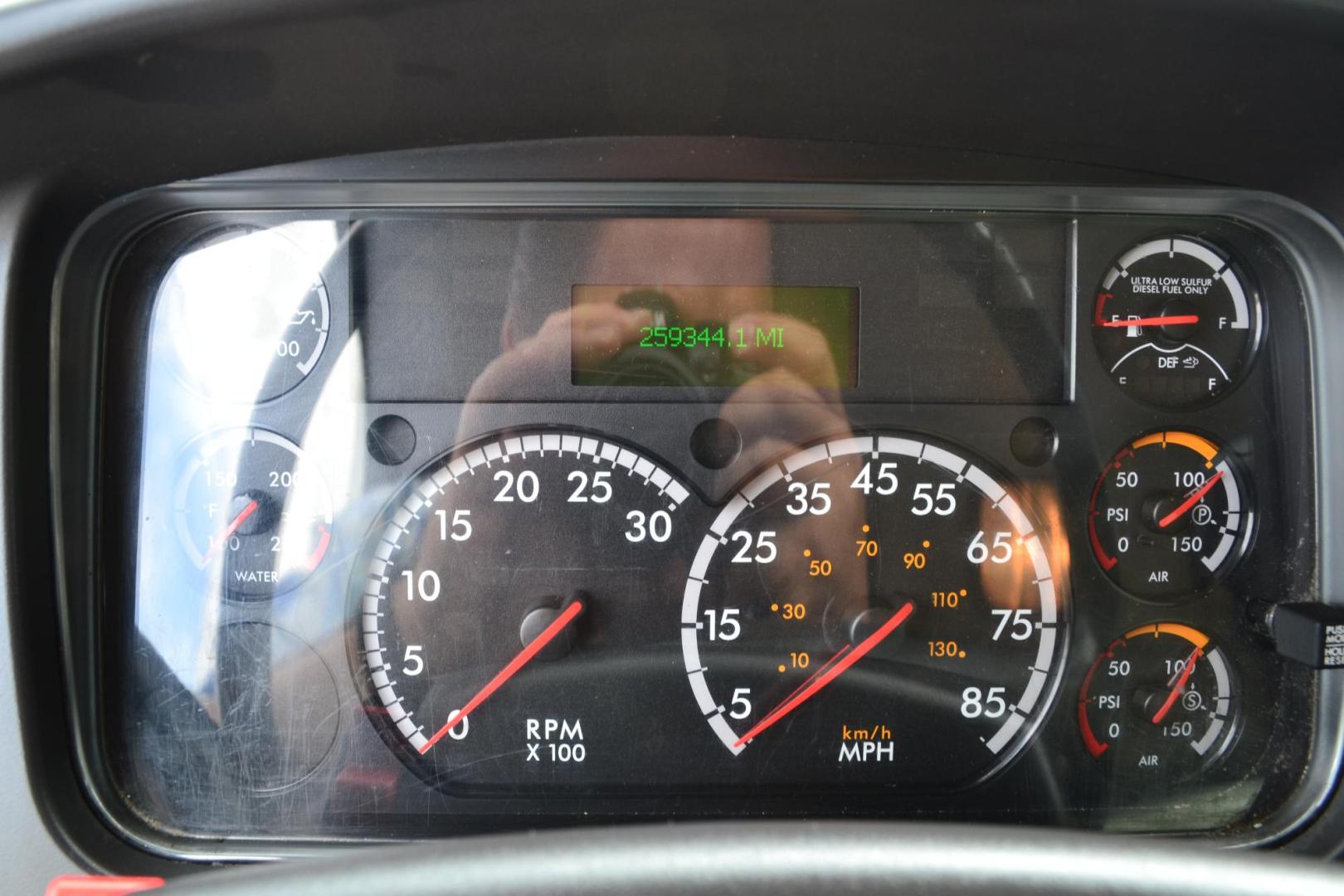 2019 WHITE /BLACK FREIGHTLINER M2-106 (3ALACWFC1KD) with an CUMMINS ISB 6.7L 240HP engine, ALLISON 2500RDS AUTOMATIC transmission, located at 9172 North Fwy, Houston, TX, 77037, (713) 910-6868, 29.887470, -95.411903 - 26,000 LB GVWR NON CDL, MORGAN 26 FT BOX, HEIGHT 103" X WIDTH 102", CURBSIDE DOOR, MAXON 3,000 LB ALUMINUM LIFT GATE W/ RAMP, AIR RIDE SUSPENSION, POWER WINDOWS & LOCKS, HEATED MIRRORS, EXHAUST BRAKE - Photo#16