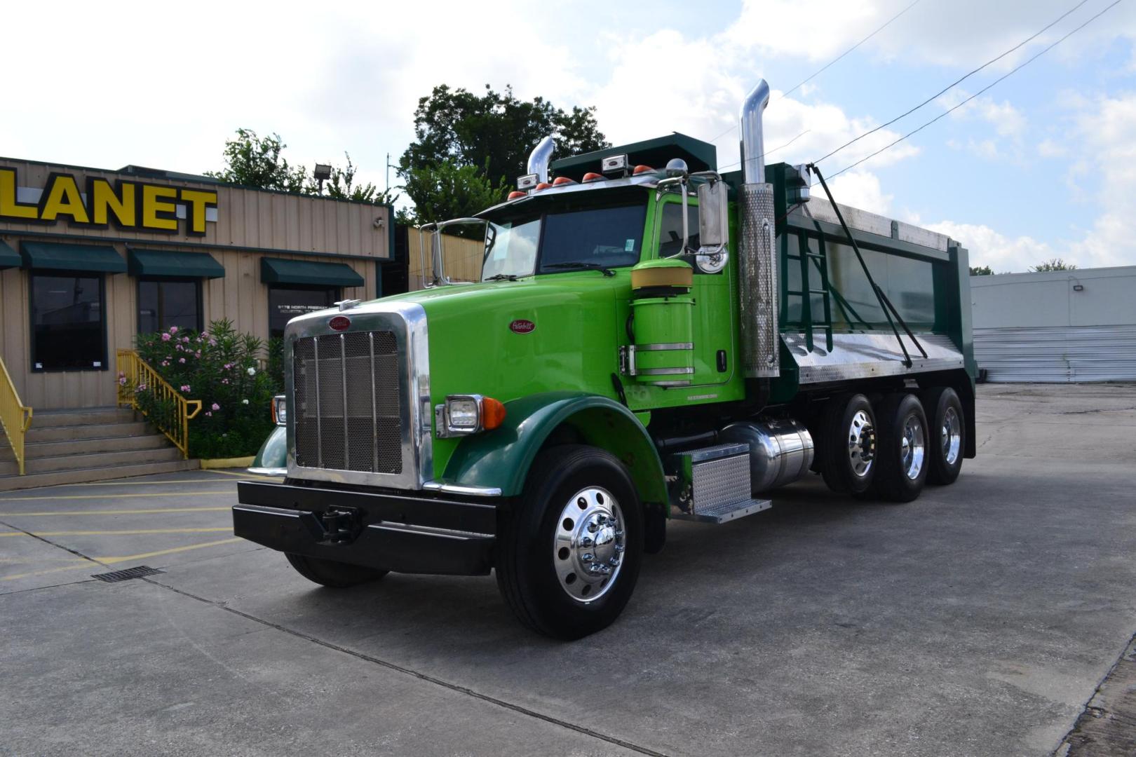 2012 GREEN /BLACK PETERBILT 367 (1XPTD49X3CD) with an CUMMINS X15 14.9L 485 HP engine, 13 SPD MANUAL transmission, located at 9172 North Fwy, Houston, TX, 77037, (713) 910-6868, 29.887470, -95.411903 - 16 FT DUMP BODY, 17 CUBIC YARDS, PETERBILT AIR TRAC SUSPENSION, FULL LOCKERS, ENGINE BRAKE, 12K FRONT , 40K REAR, 13K LIFT AXLE , POWER WINDOWS, LOCKS AND MIRRORS - Photo#0