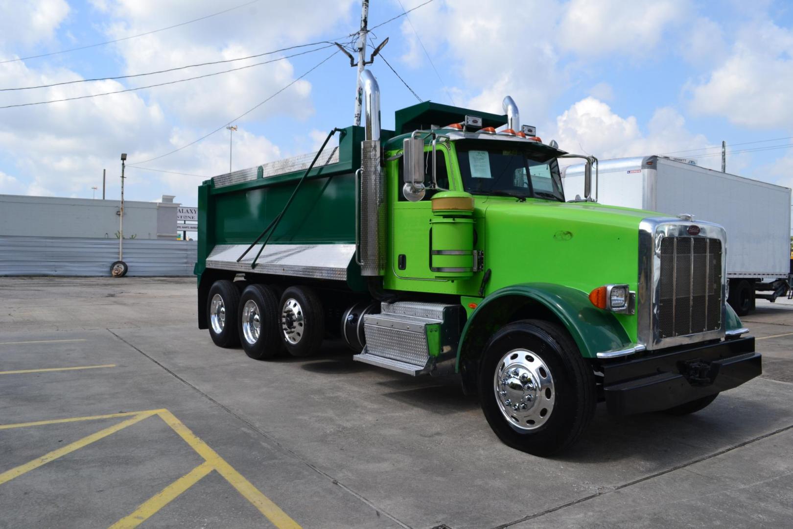 2012 GREEN /BLACK PETERBILT 367 (1XPTD49X3CD) with an CUMMINS X15 14.9L 485 HP engine, 13 SPD MANUAL transmission, located at 9172 North Fwy, Houston, TX, 77037, (713) 910-6868, 29.887470, -95.411903 - 16 FT DUMP BODY, 17 CUBIC YARDS, PETERBILT AIR TRAC SUSPENSION, FULL LOCKERS, ENGINE BRAKE, 12K FRONT , 40K REAR, 13K LIFT AXLE , POWER WINDOWS, LOCKS AND MIRRORS - Photo#2