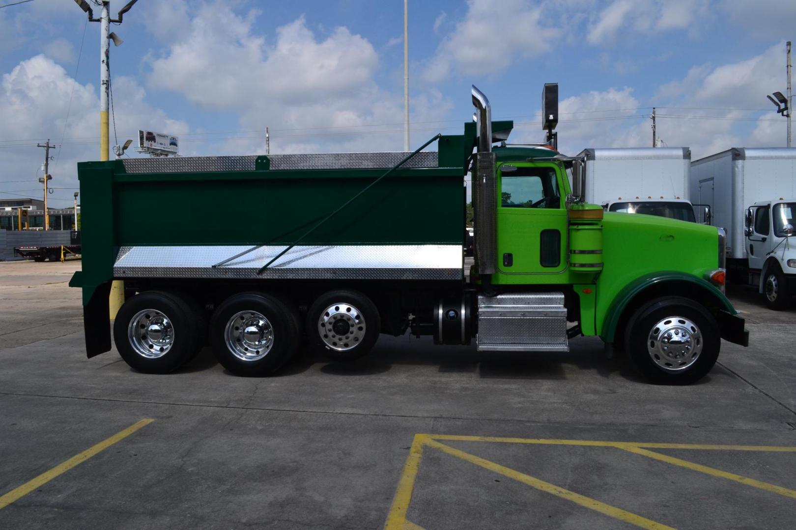 2012 GREEN /BLACK PETERBILT 367 (1XPTD49X3CD) with an CUMMINS X15 14.9L 485 HP engine, 13 SPD MANUAL transmission, located at 9172 North Fwy, Houston, TX, 77037, (713) 910-6868, 29.887470, -95.411903 - 16 FT DUMP BODY, 17 CUBIC YARDS, PETERBILT AIR TRAC SUSPENSION, FULL LOCKERS, ENGINE BRAKE, 12K FRONT , 40K REAR, 13K LIFT AXLE , POWER WINDOWS, LOCKS AND MIRRORS - Photo#3