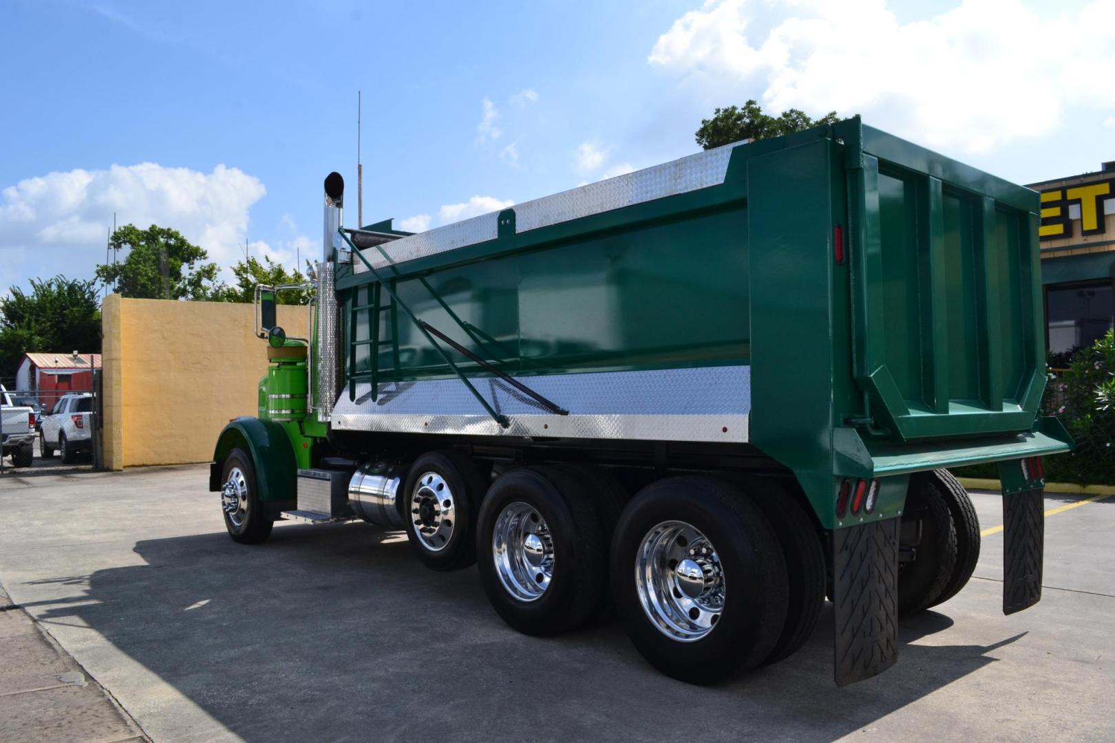 2012 GREEN /BLACK PETERBILT 367 (1XPTD49X3CD) with an CUMMINS X15 14.9L 485 HP engine, 13 SPD MANUAL transmission, located at 9172 North Fwy, Houston, TX, 77037, (713) 910-6868, 29.887470, -95.411903 - 16 FT DUMP BODY, 17 CUBIC YARDS, PETERBILT AIR TRAC SUSPENSION, FULL LOCKERS, ENGINE BRAKE, 12K FRONT , 40K REAR, 13K LIFT AXLE , POWER WINDOWS, LOCKS AND MIRRORS - Photo#6