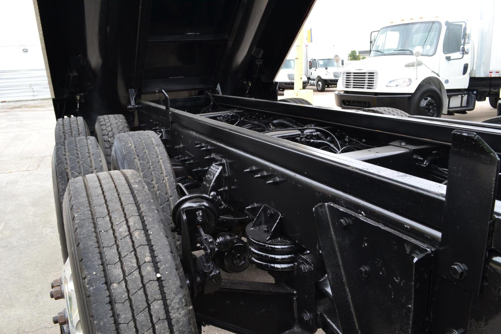 2012 GREEN /BLACK PETERBILT 367 (1XPTD49X3CD) with an CUMMINS X15 14.9L 485 HP engine, 13 SPD MANUAL transmission, located at 9172 North Fwy, Houston, TX, 77037, (713) 910-6868, 29.887470, -95.411903 - 16 FT DUMP BODY, 17 CUBIC YARDS, PETERBILT AIR TRAC SUSPENSION, FULL LOCKERS, ENGINE BRAKE, 12K FRONT , 40K REAR, 13K LIFT AXLE , POWER WINDOWS, LOCKS AND MIRRORS - Photo#10