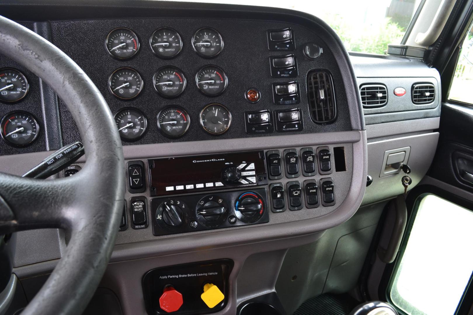 2012 GREEN /BLACK PETERBILT 367 (1XPTD49X3CD) with an CUMMINS X15 14.9L 485 HP engine, 13 SPD MANUAL transmission, located at 9172 North Fwy, Houston, TX, 77037, (713) 910-6868, 29.887470, -95.411903 - 16 FT DUMP BODY, 17 CUBIC YARDS, PETERBILT AIR TRAC SUSPENSION, FULL LOCKERS, ENGINE BRAKE, 12K FRONT , 40K REAR, 13K LIFT AXLE , POWER WINDOWS, LOCKS AND MIRRORS - Photo#18
