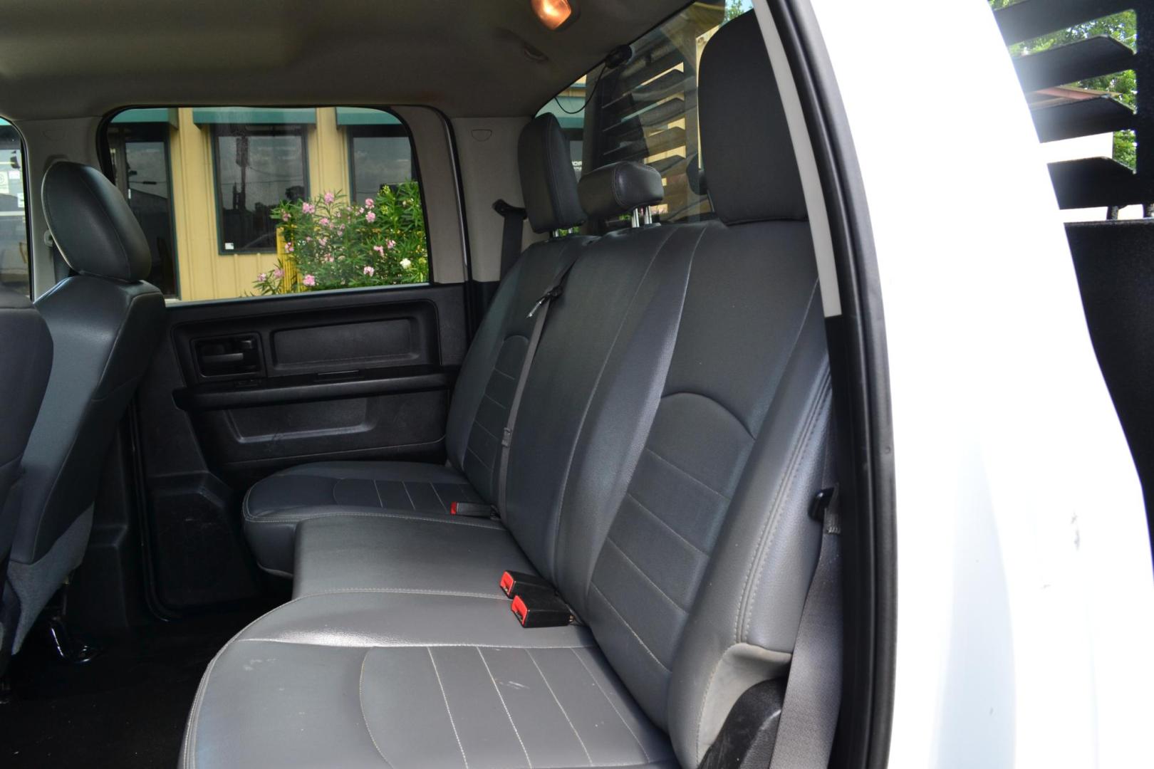 2018 WHITE /BLACK RAM 3500 HD (3C7WRSCL2JG) with an CUMMINS 6.7L TURBO DIESEL engine, 6SPD AUTOMATIC transmission, located at 9172 North Fwy, Houston, TX, 77037, (713) 910-6868, 29.887470, -95.411903 - 9 FT FLATBED X 97" WIDE, GOOSENECK/BUMPER PULL HITCH, CREW CAB, EXHAUST BRAKE, AUXILIARY FUEL TANK, 6 X BOXES - Photo#8